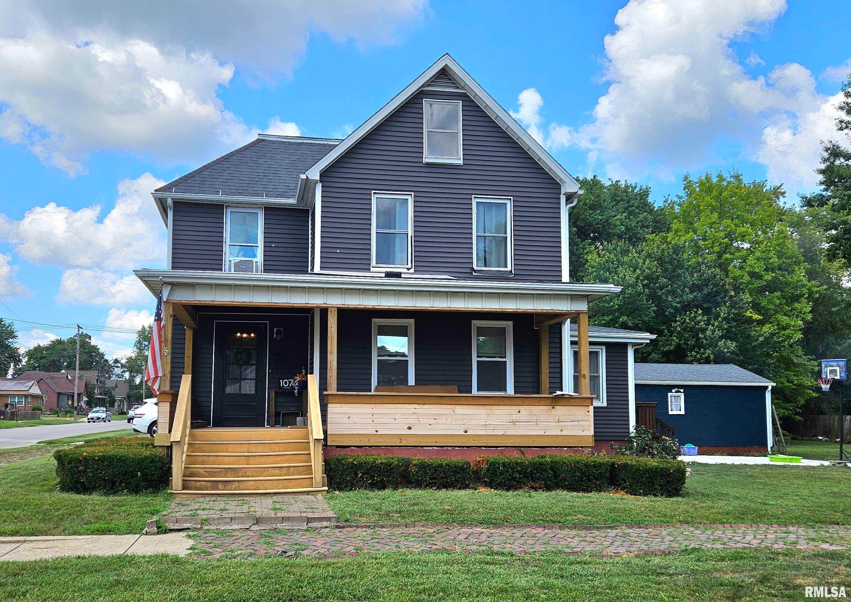 107 E OLIVE Street, Canton, IL 61520 — photo 2