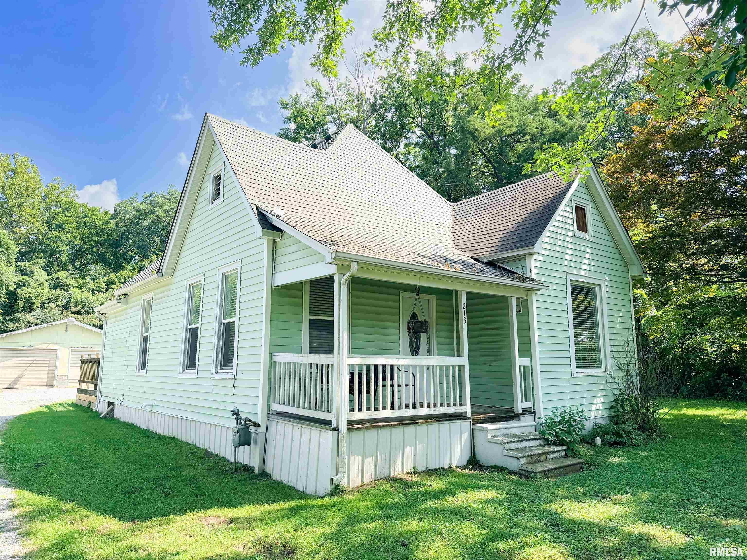 213 E Heacock Street — photo