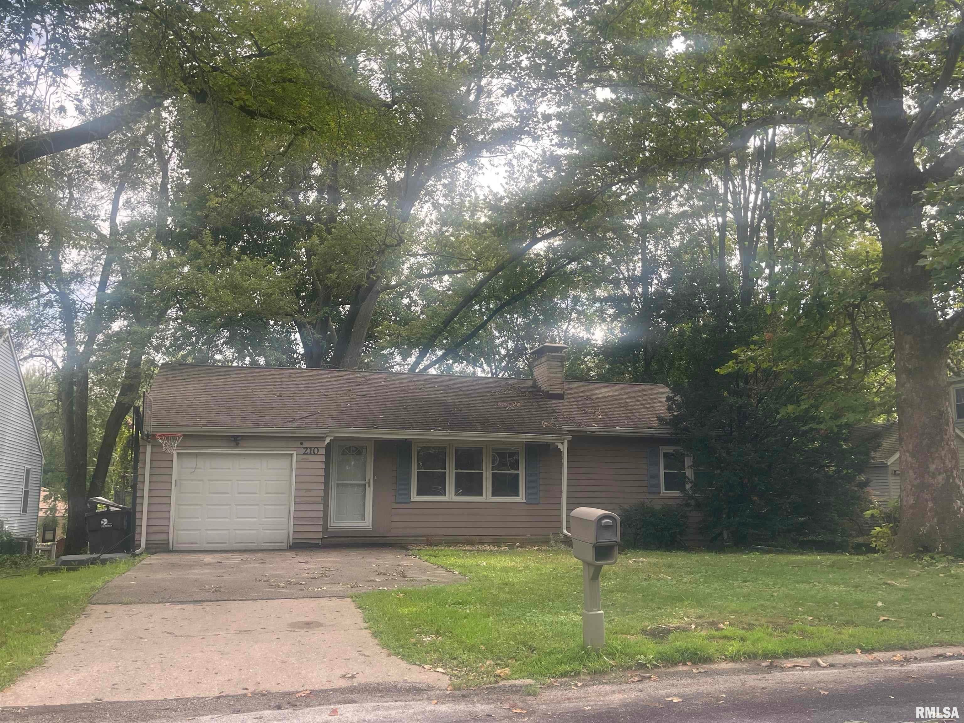 210 W Clara Avenue — photo