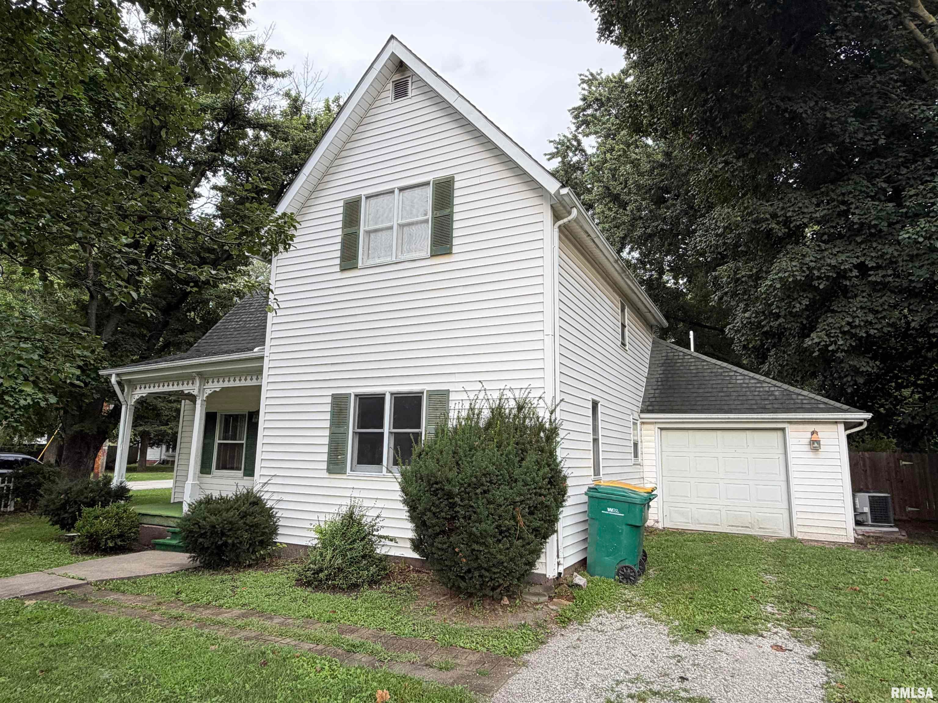 704 E Calhoun Street — photo