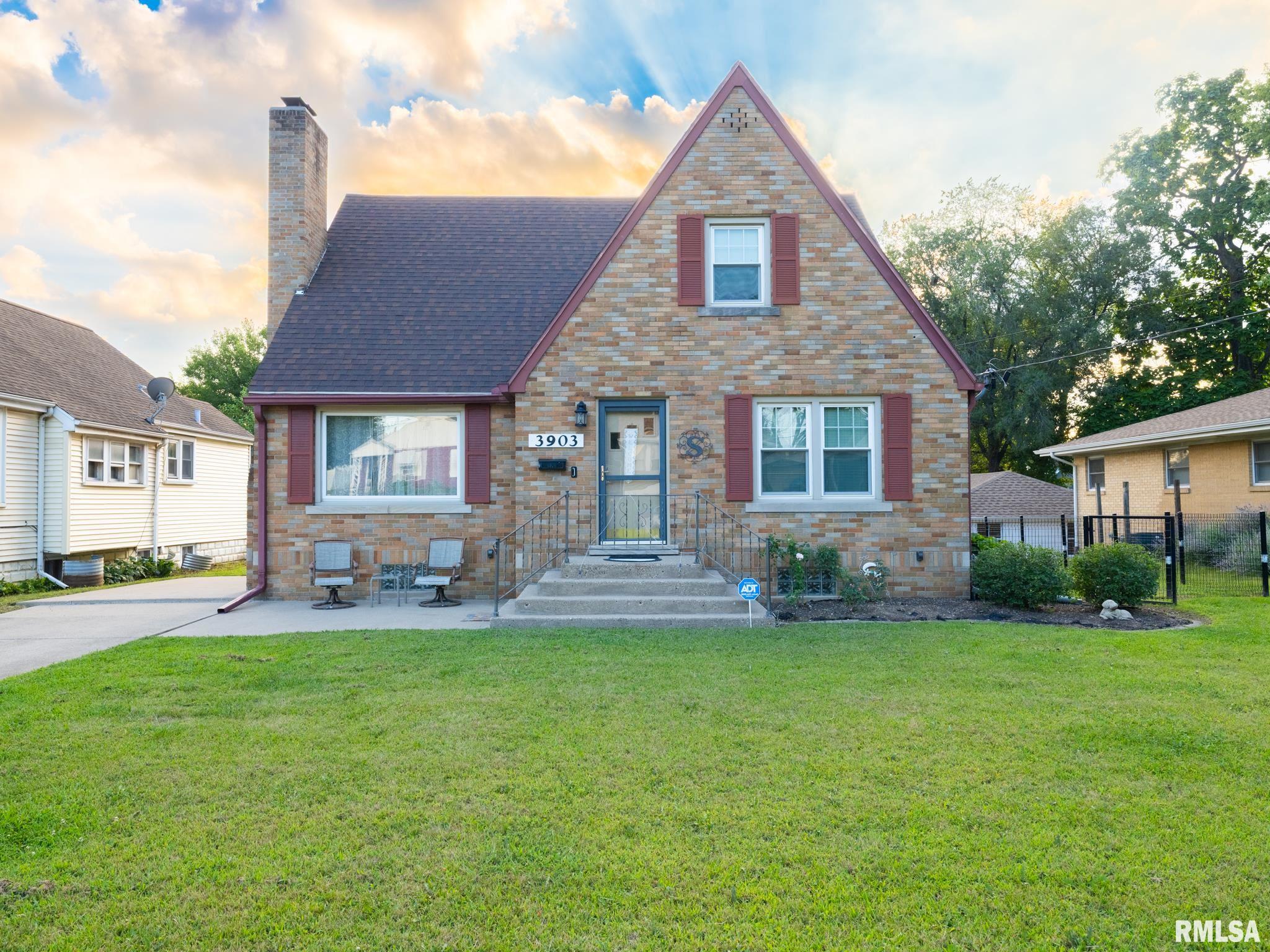 3903 N Ashton Avenue — photo