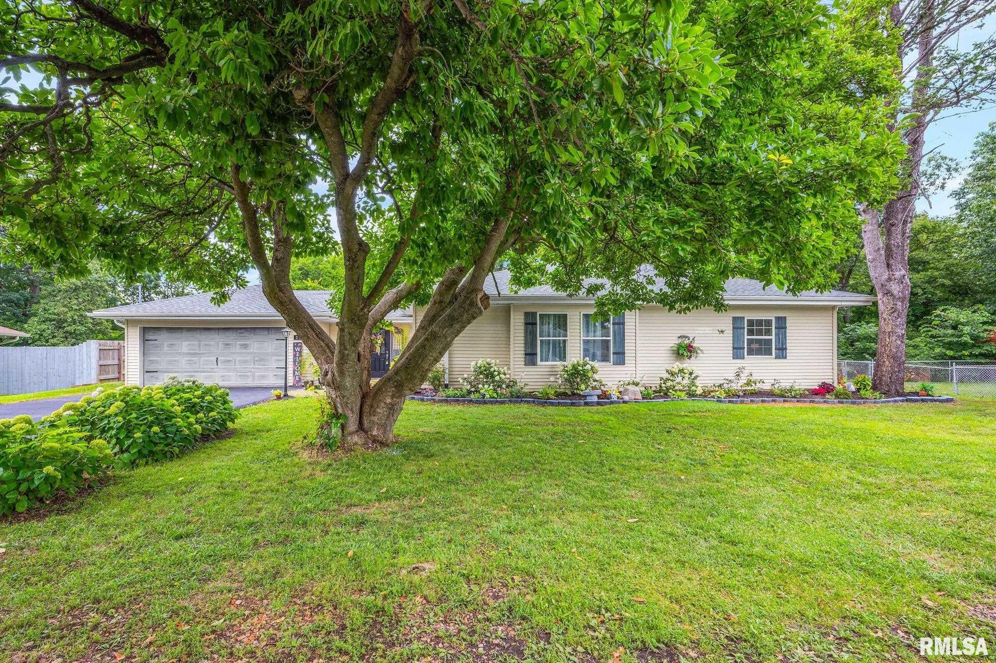 340 Hawthorne Circle — photo