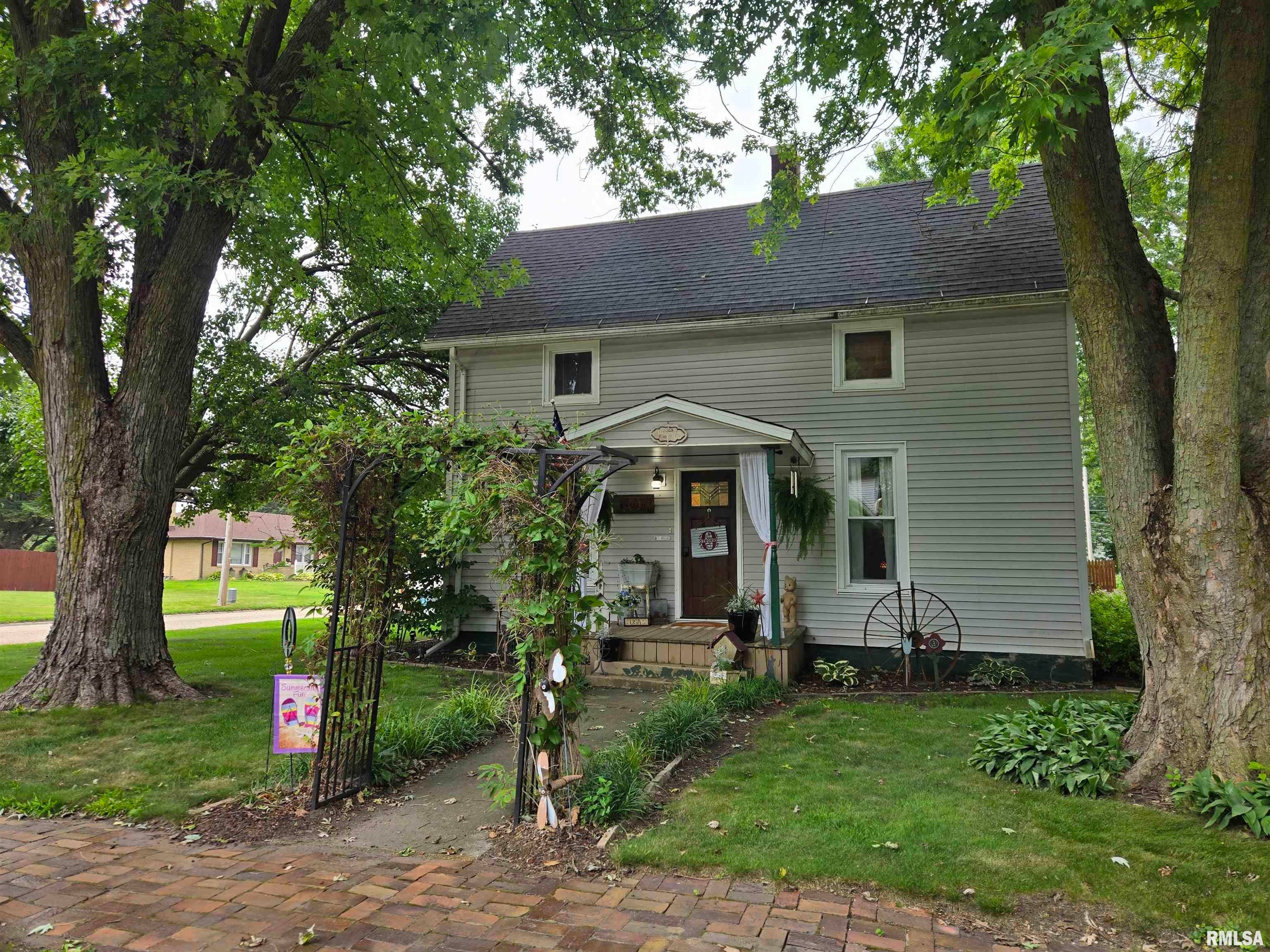 596 N Washington Street — photo