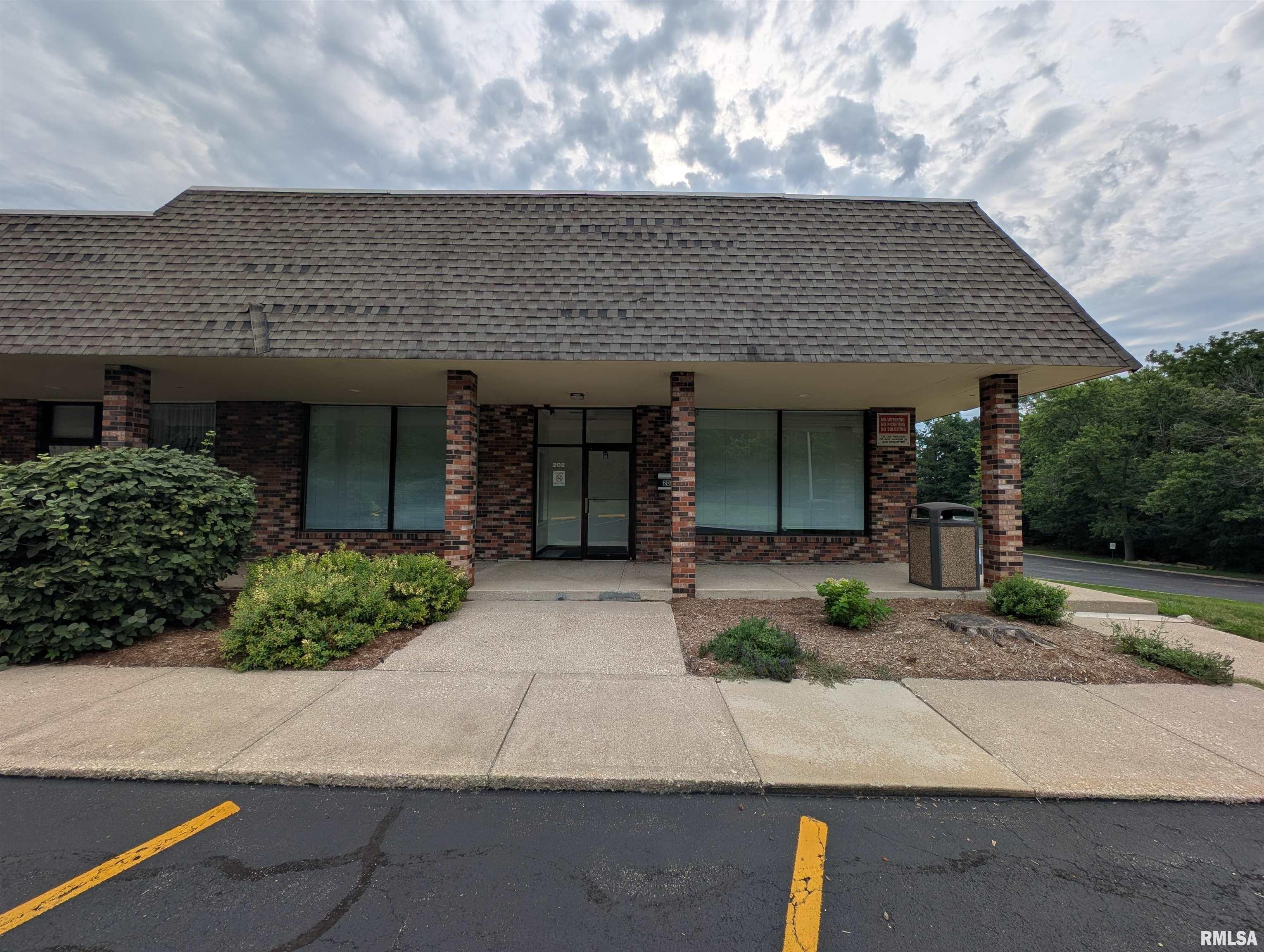 7501 N University Street 202 — photo