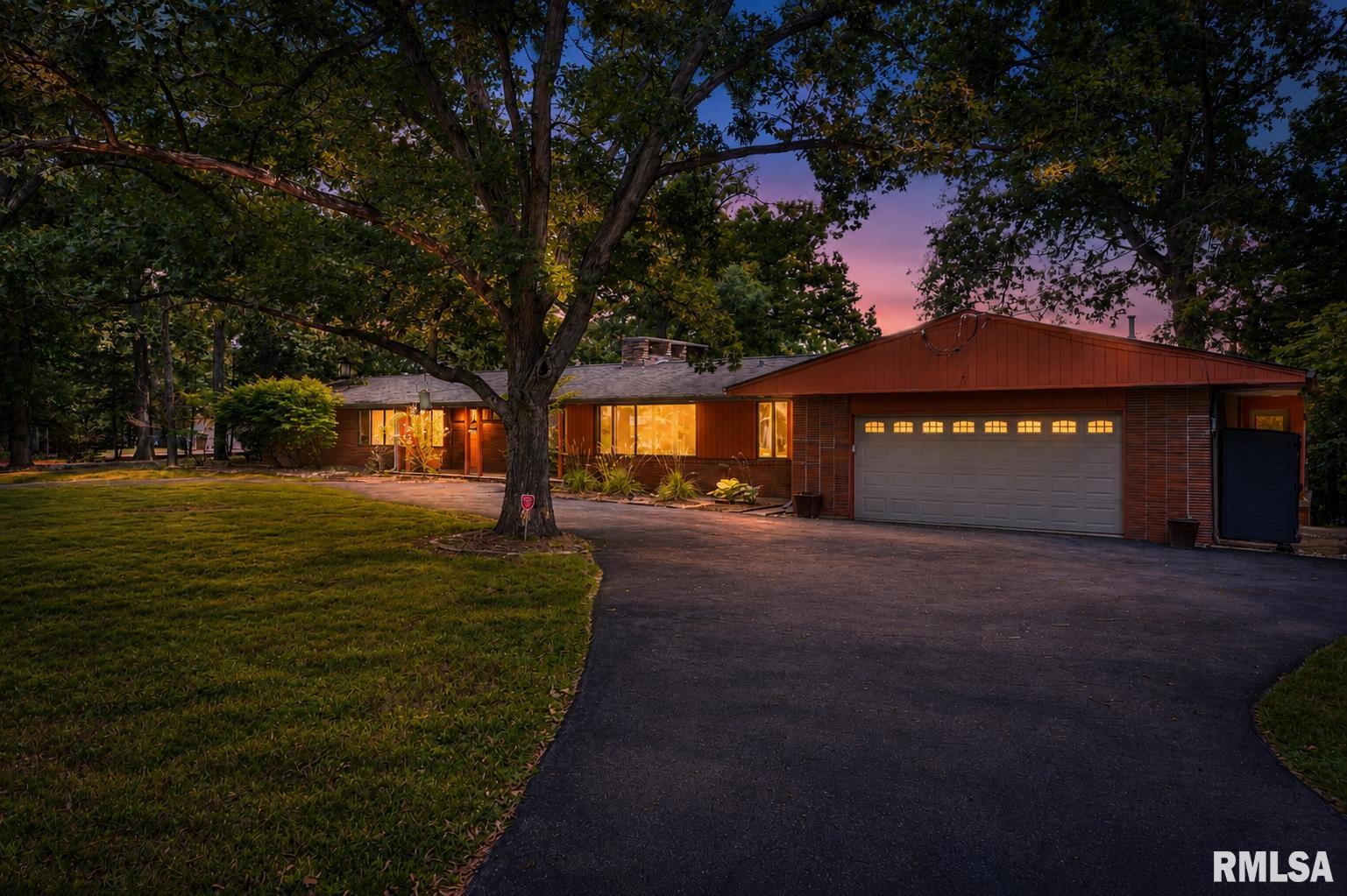 204 W Detweiller Drive — photo