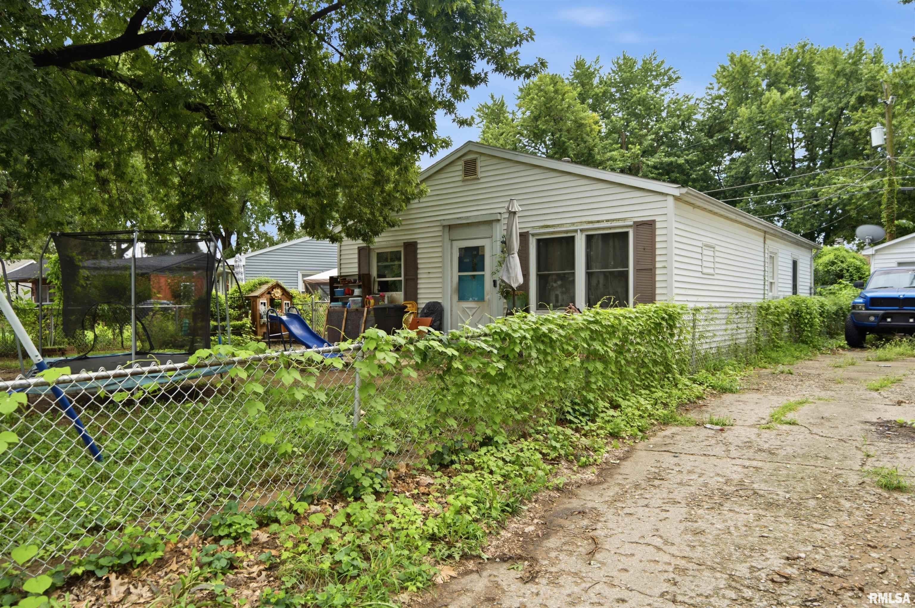 1606 Koch Street — photo