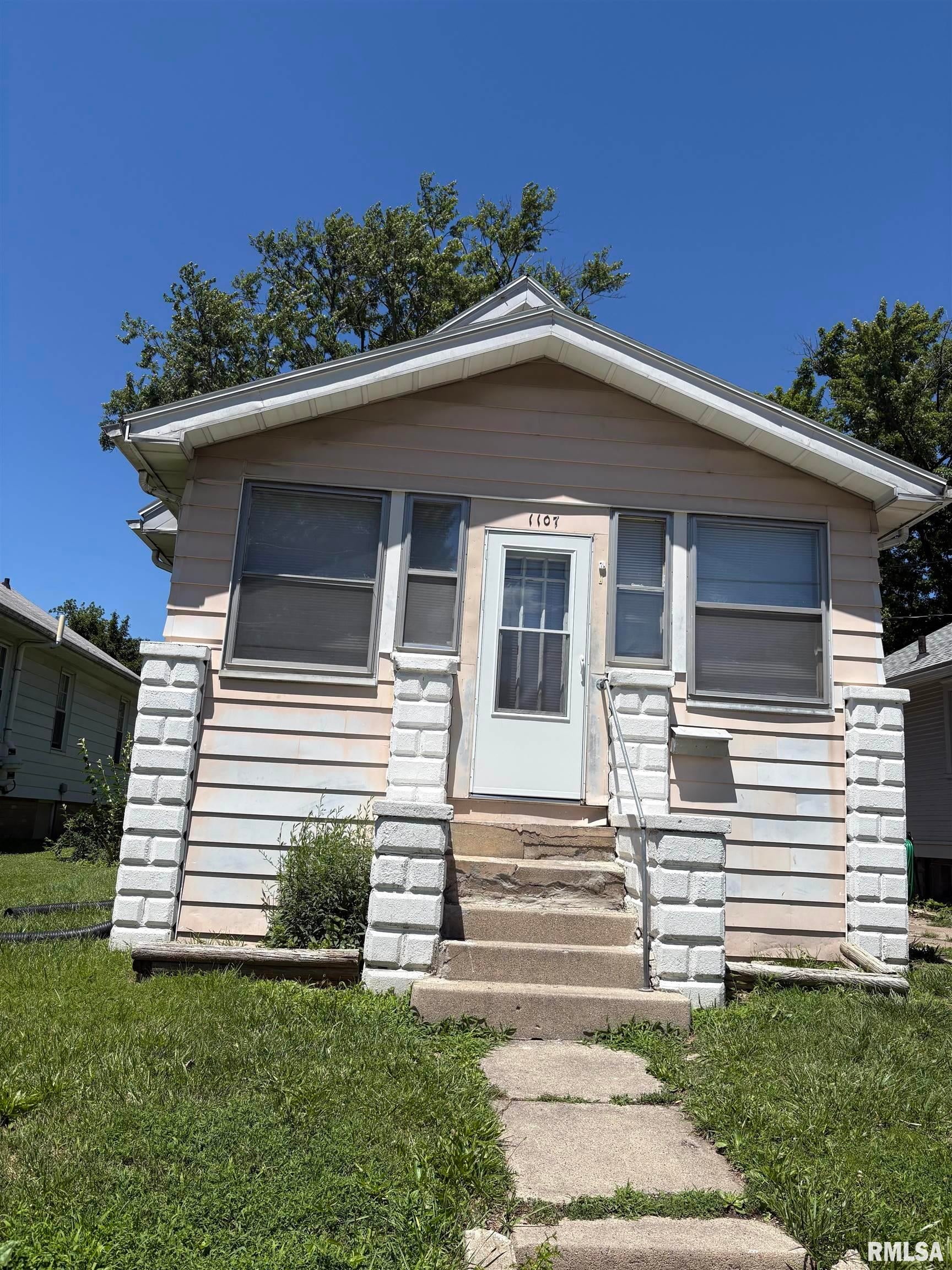 1107 W Gilbert Avenue — photo