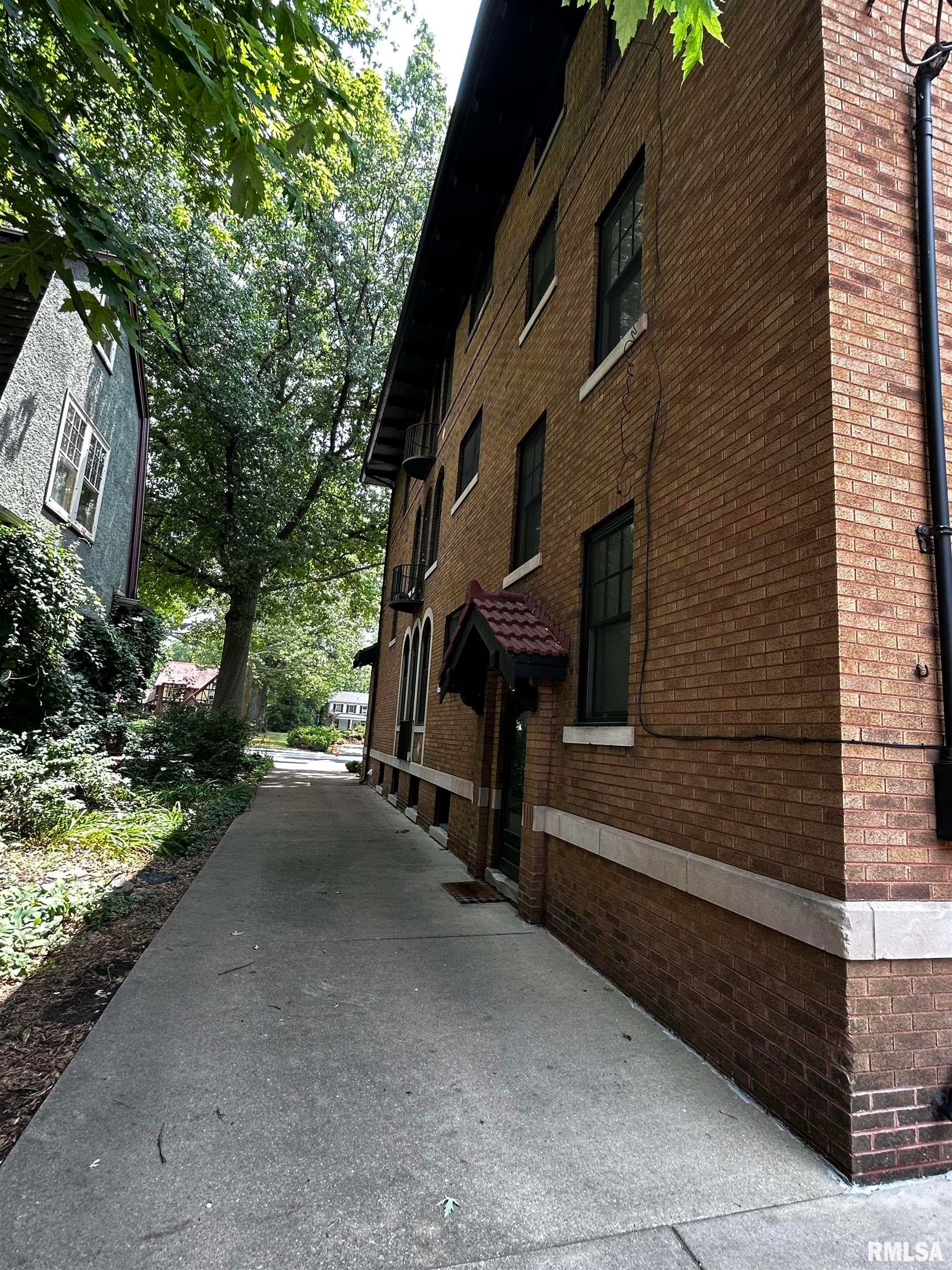 1725 W Moss Avenue 3 — photo