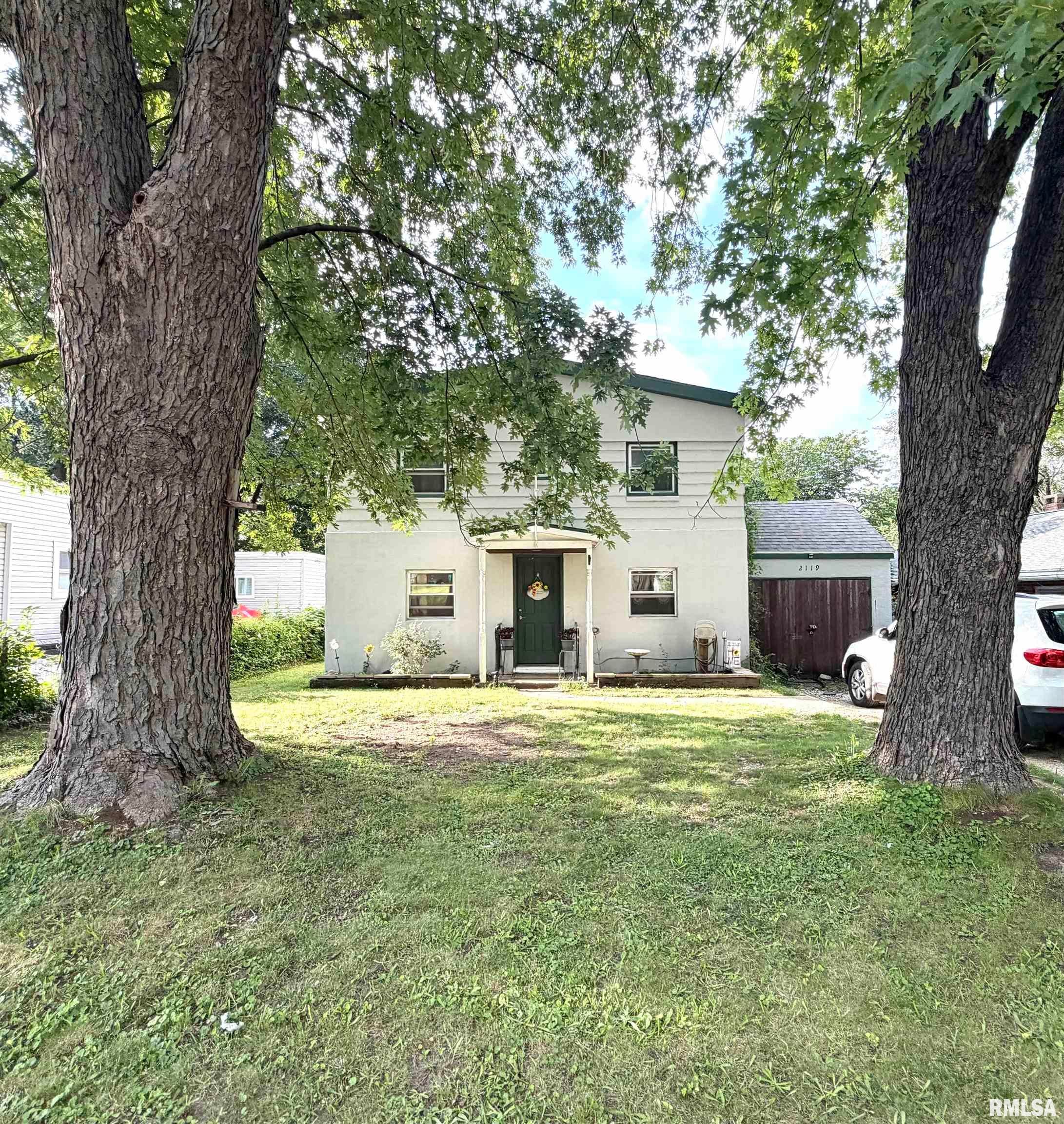 2119 E Riverview Court — photo