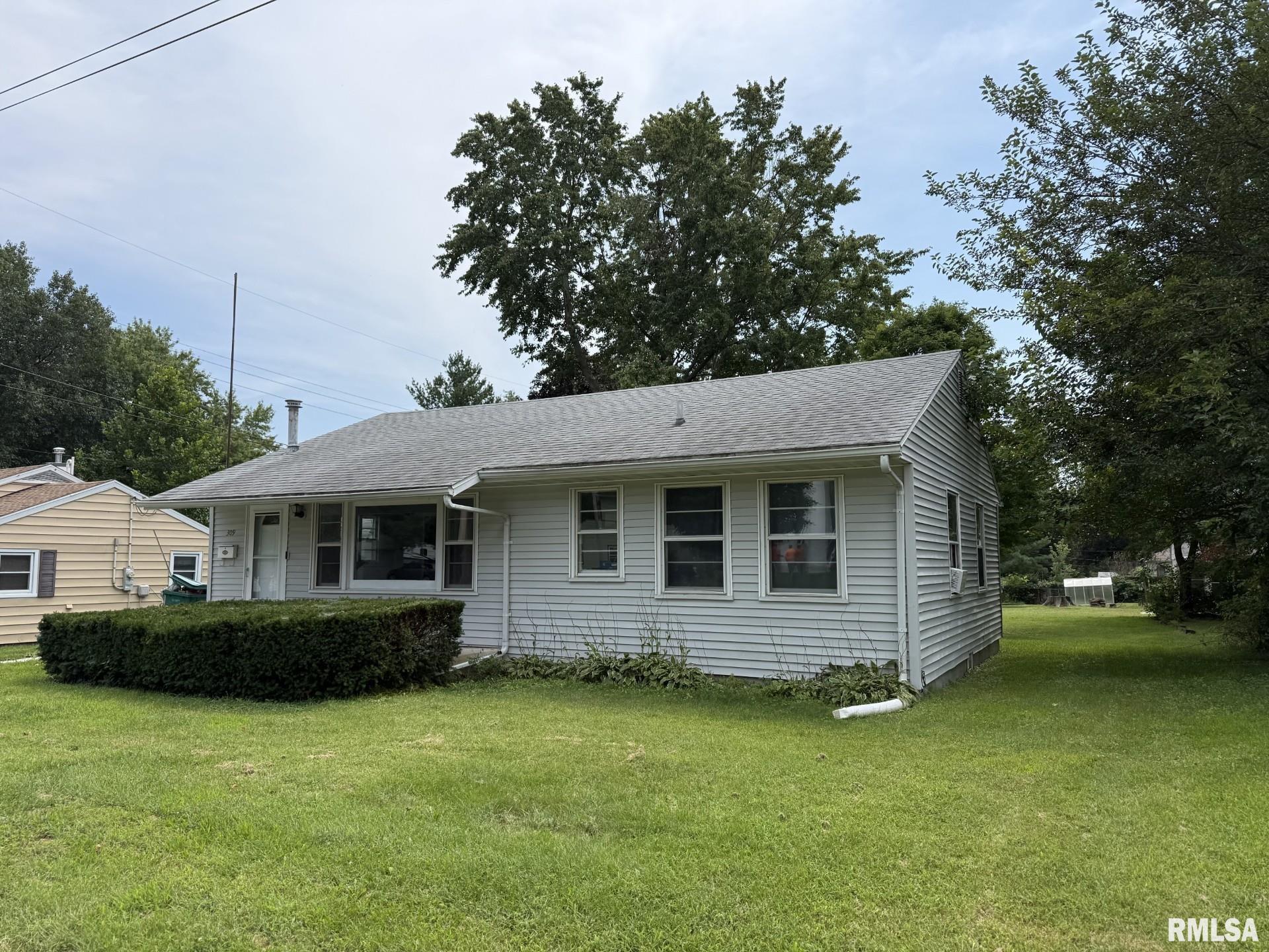 309 E WALKER Street, Macomb, IL 61455 — photo 2