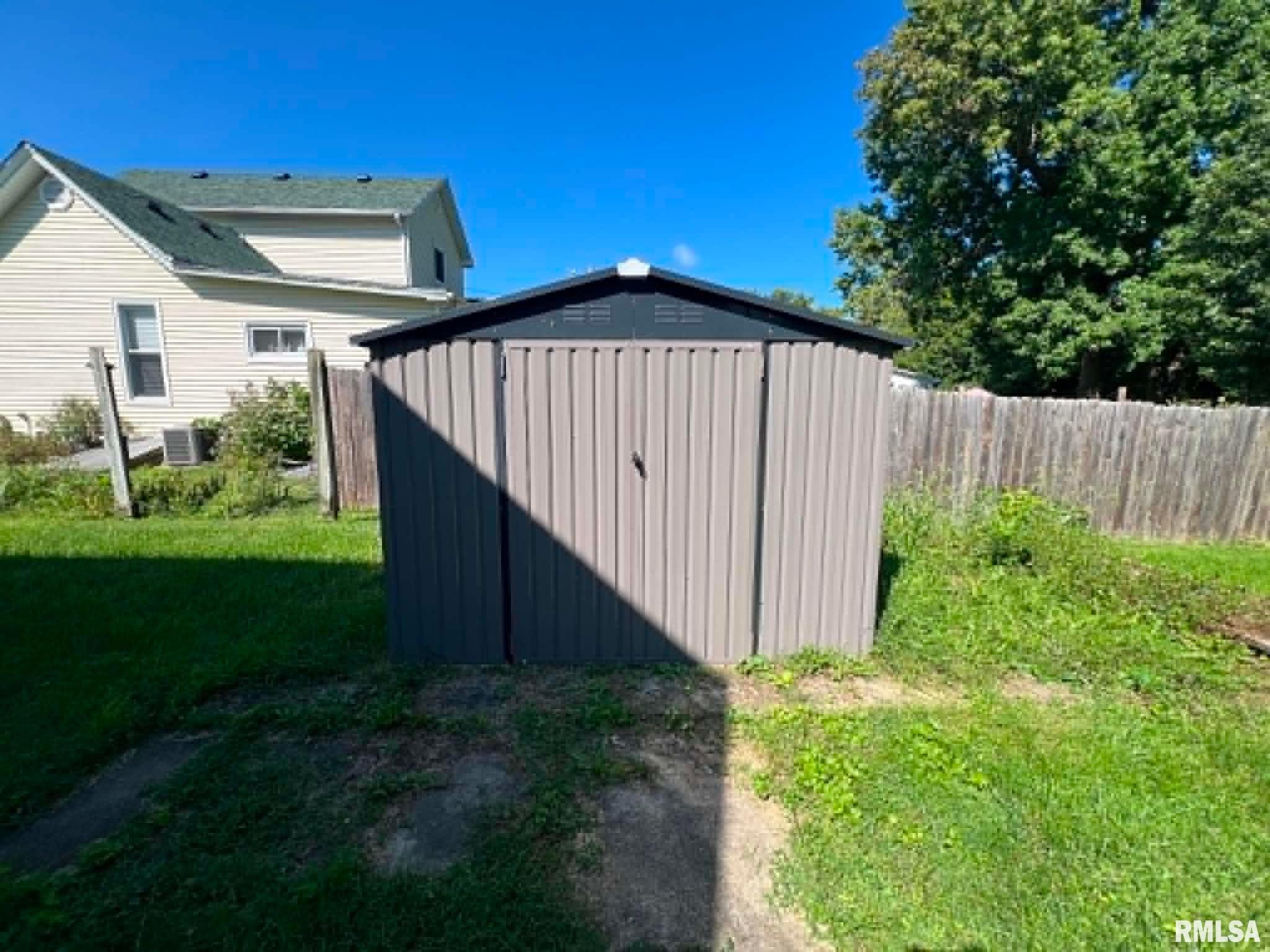 324 E SUMMIT Street, Macomb, IL 61455 — photo 3