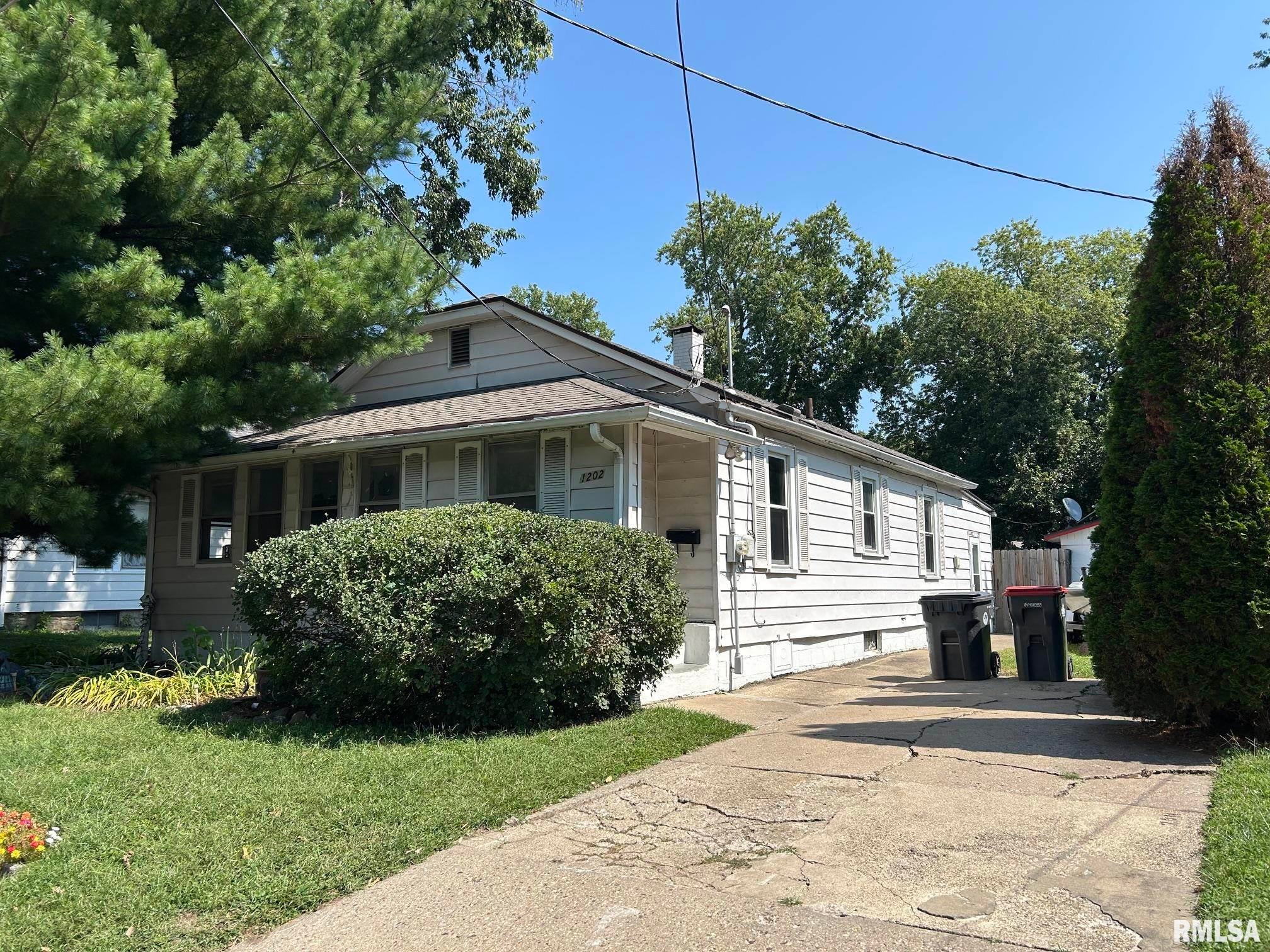 1202 Maple Street — photo