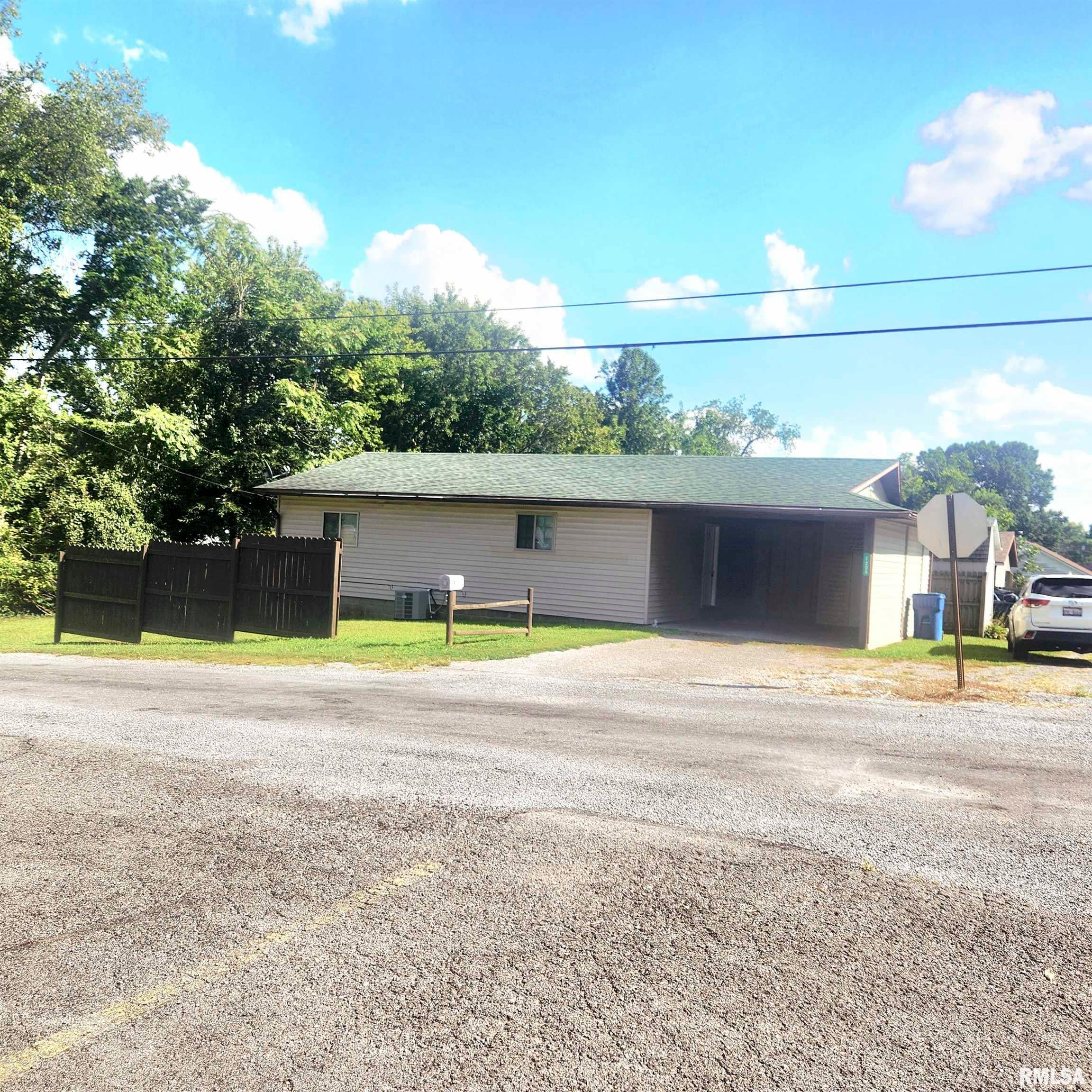 1209 Pine Avenue — photo