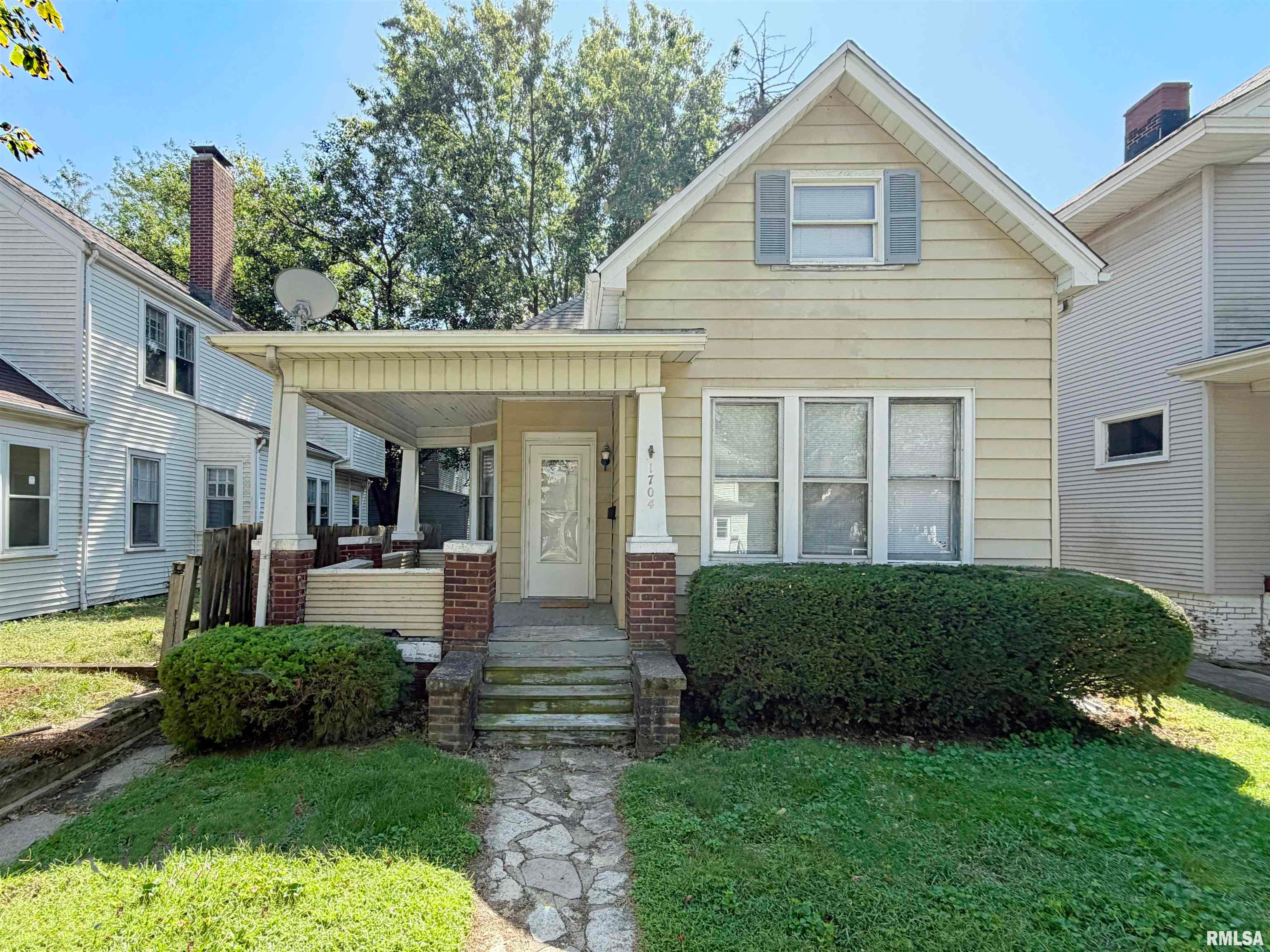 1704 W Callender Avenue — photo