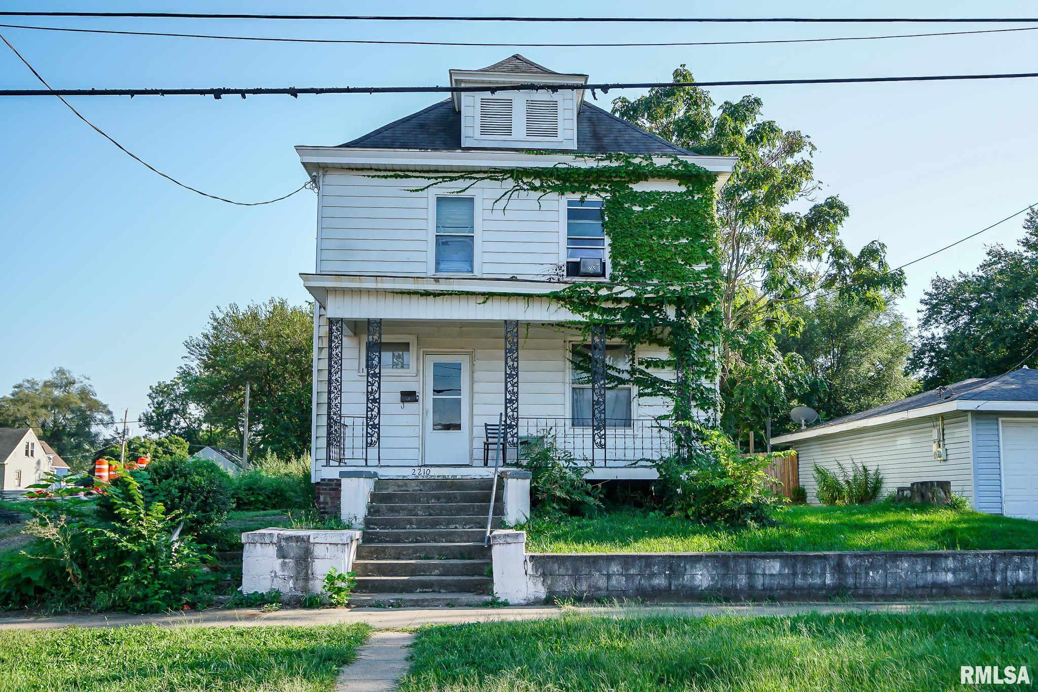 2210 W Proctor Street — photo