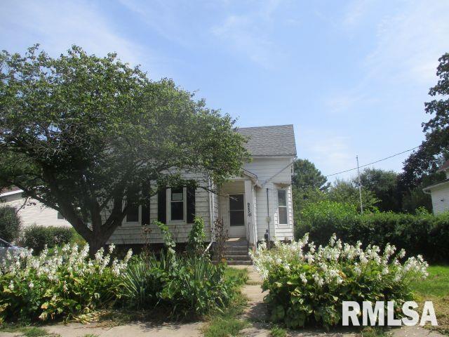 925 Bateman Street — photo