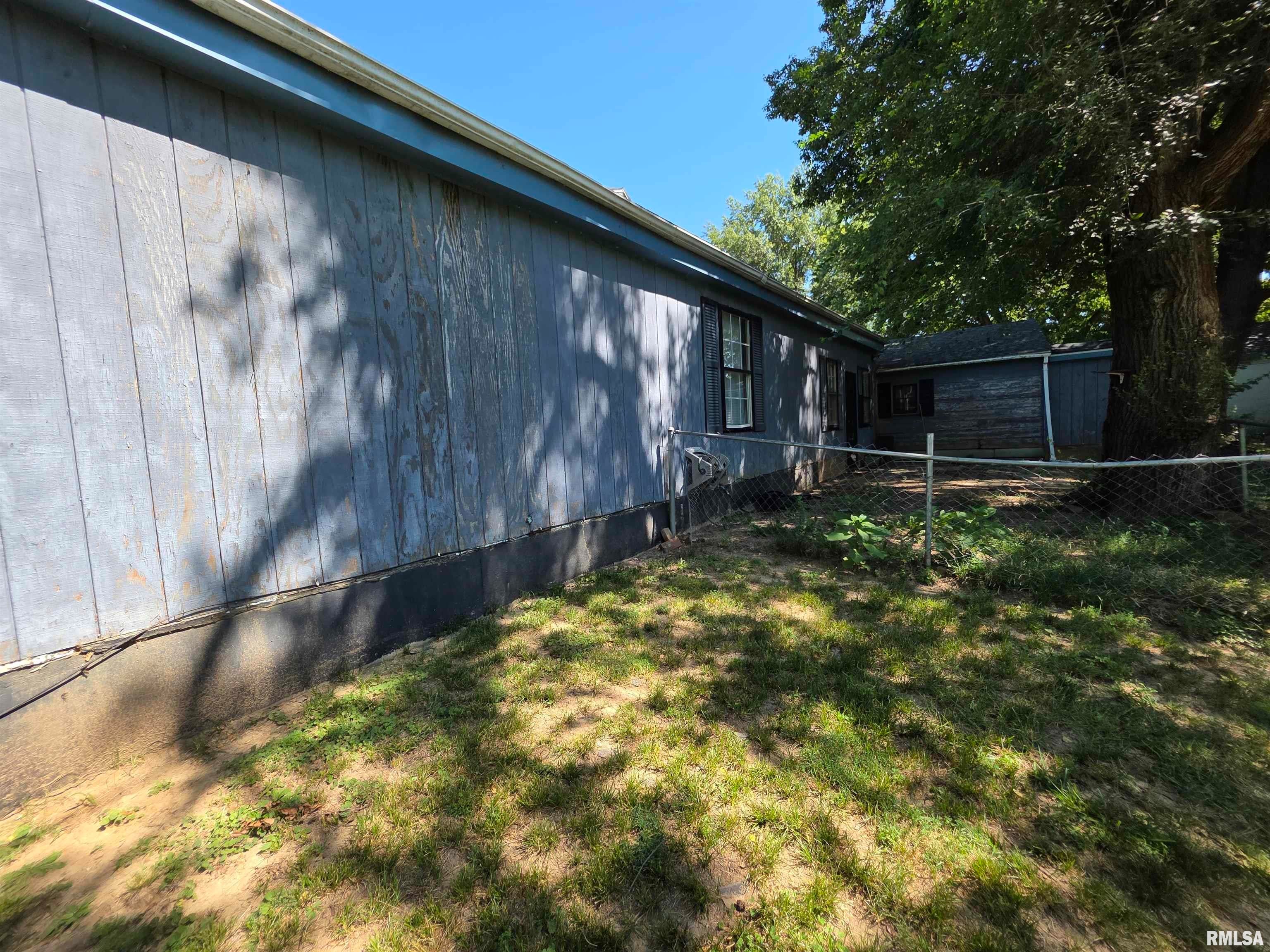 500 E MAIN Street, Bryant, IL 61519 — photo 2