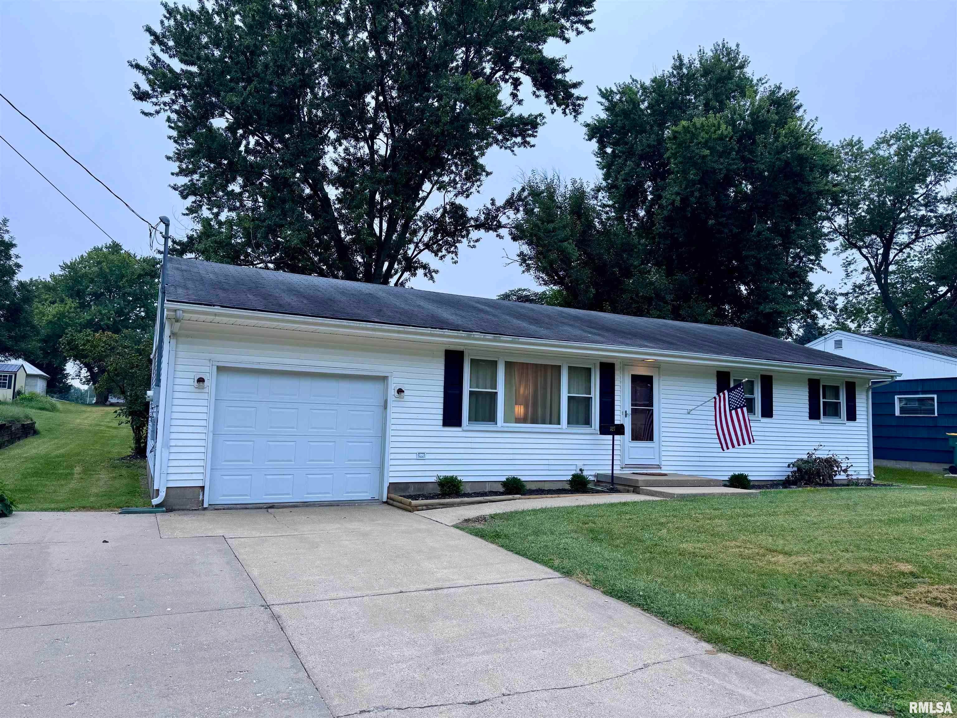 327 E Murray Street — photo