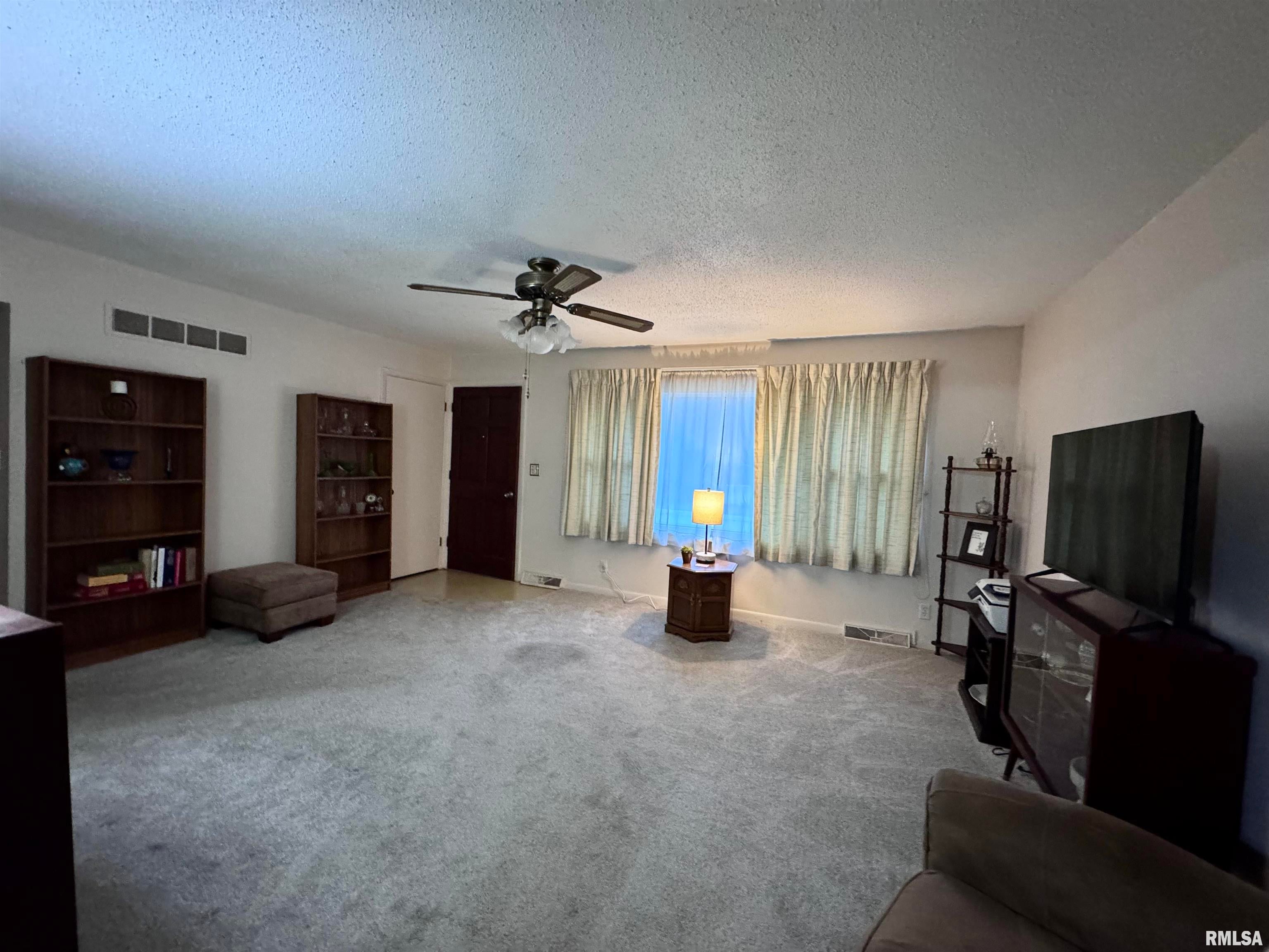 327 E Murray Street, Macomb, IL 61455 — photo 2