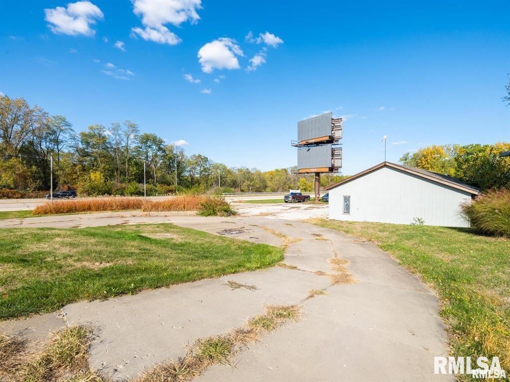 4611 W Middle Road — photo
