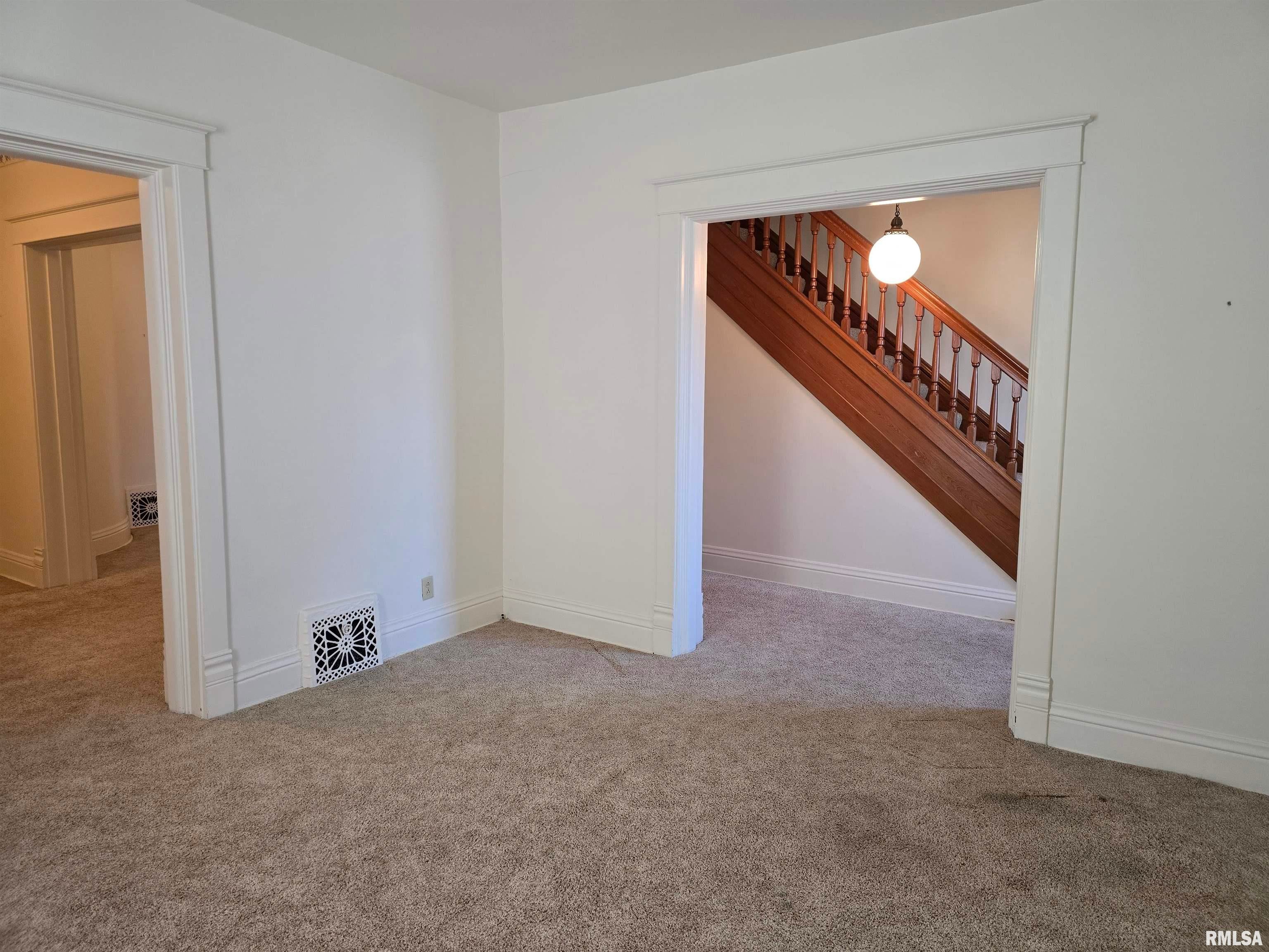 452 E CHESTNUT Street, Canton, IL 61520 — photo 3