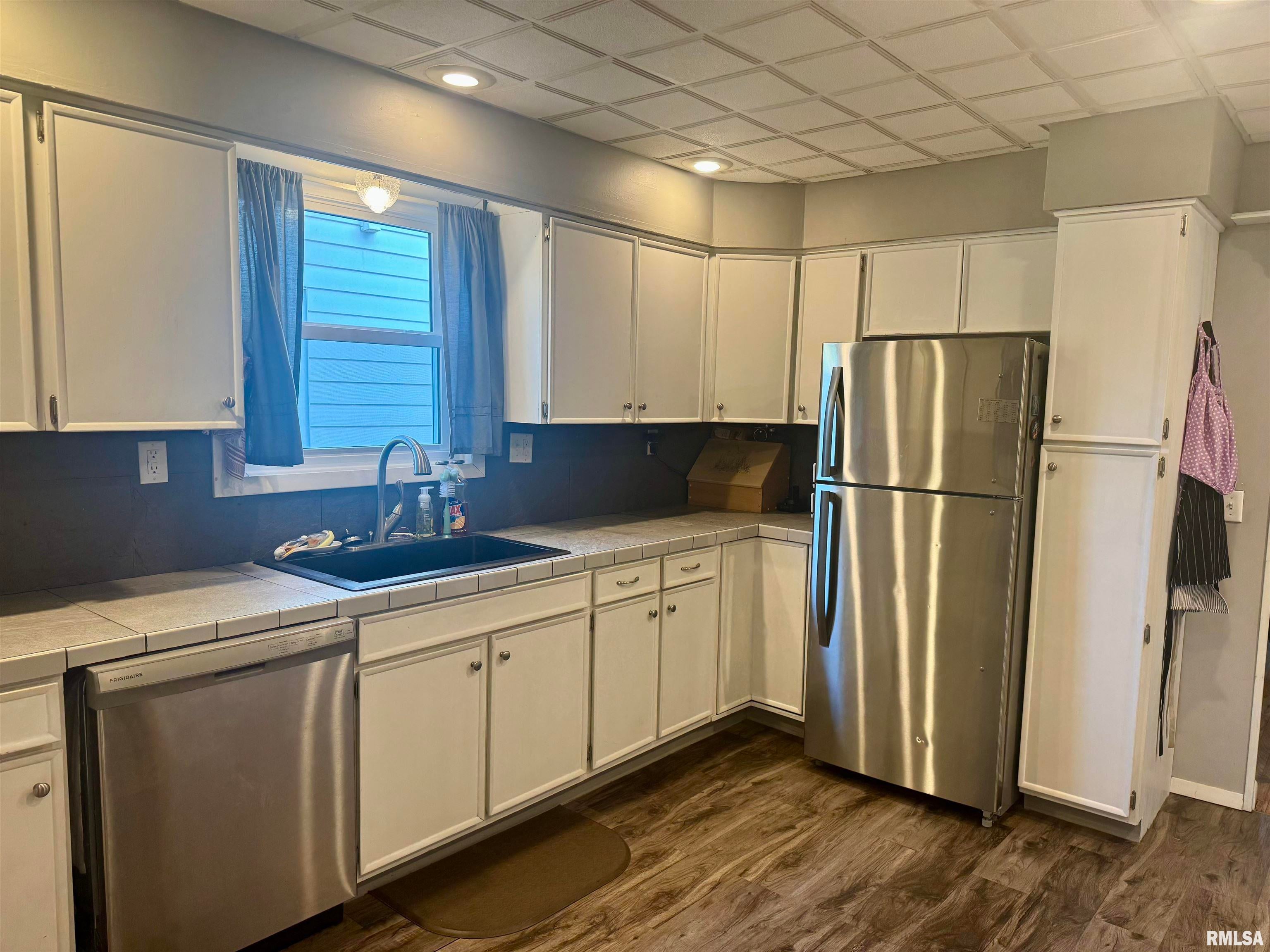 873 E CHESTNUT Street, Canton, IL 61520 — photo 3
