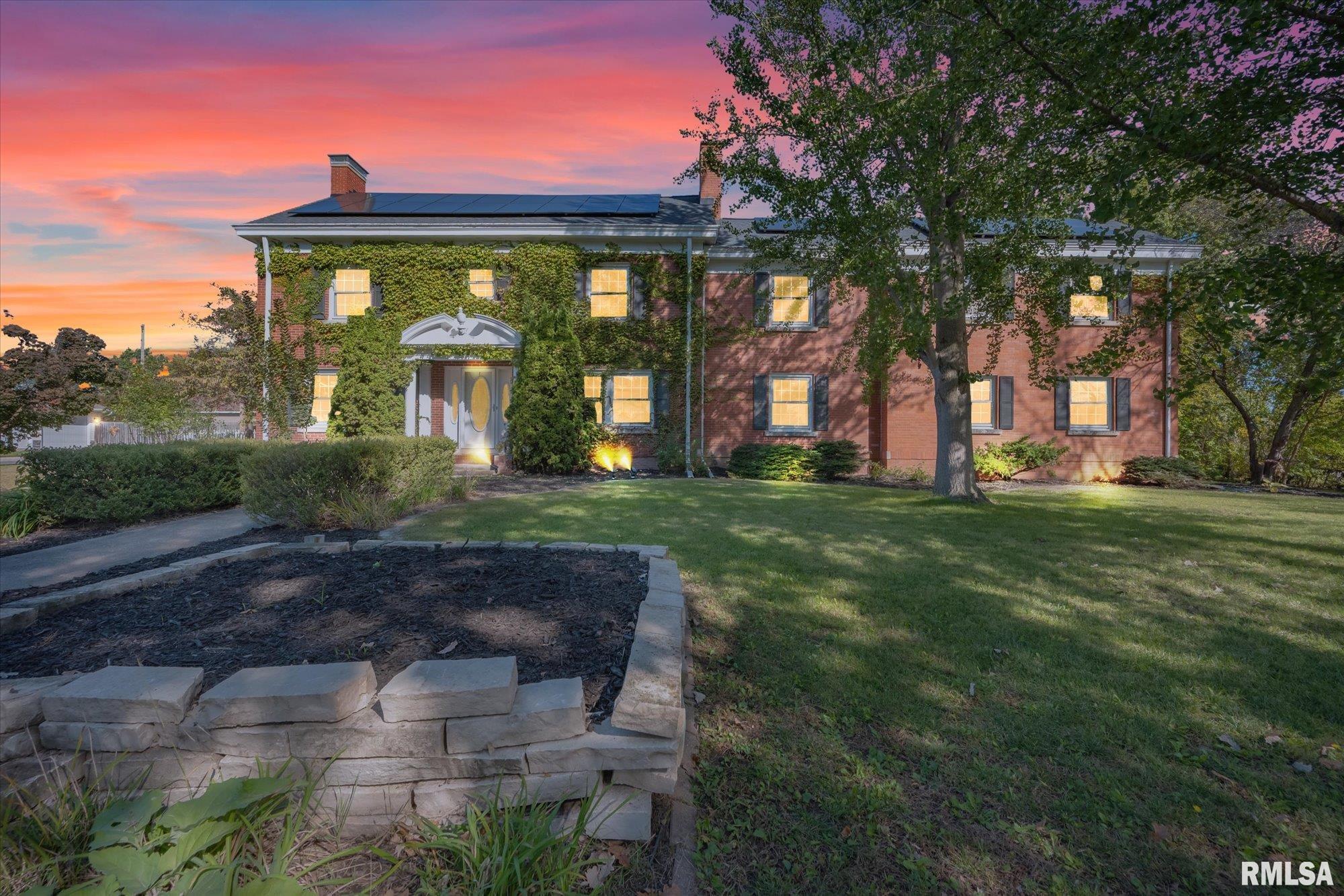 105 W Crestwood Drive — photo
