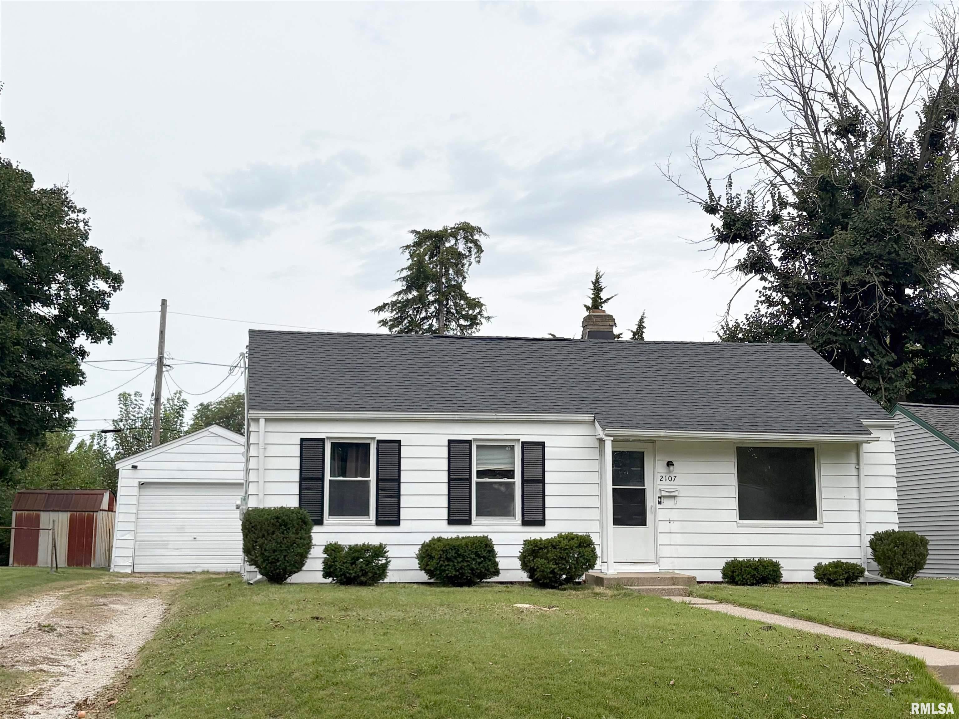 2107 W Gilbert Avenue — photo