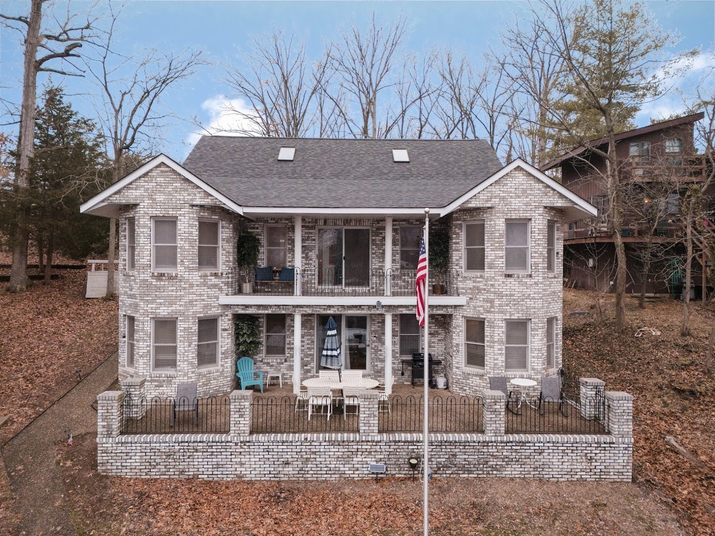 175 Oak Circle — photo