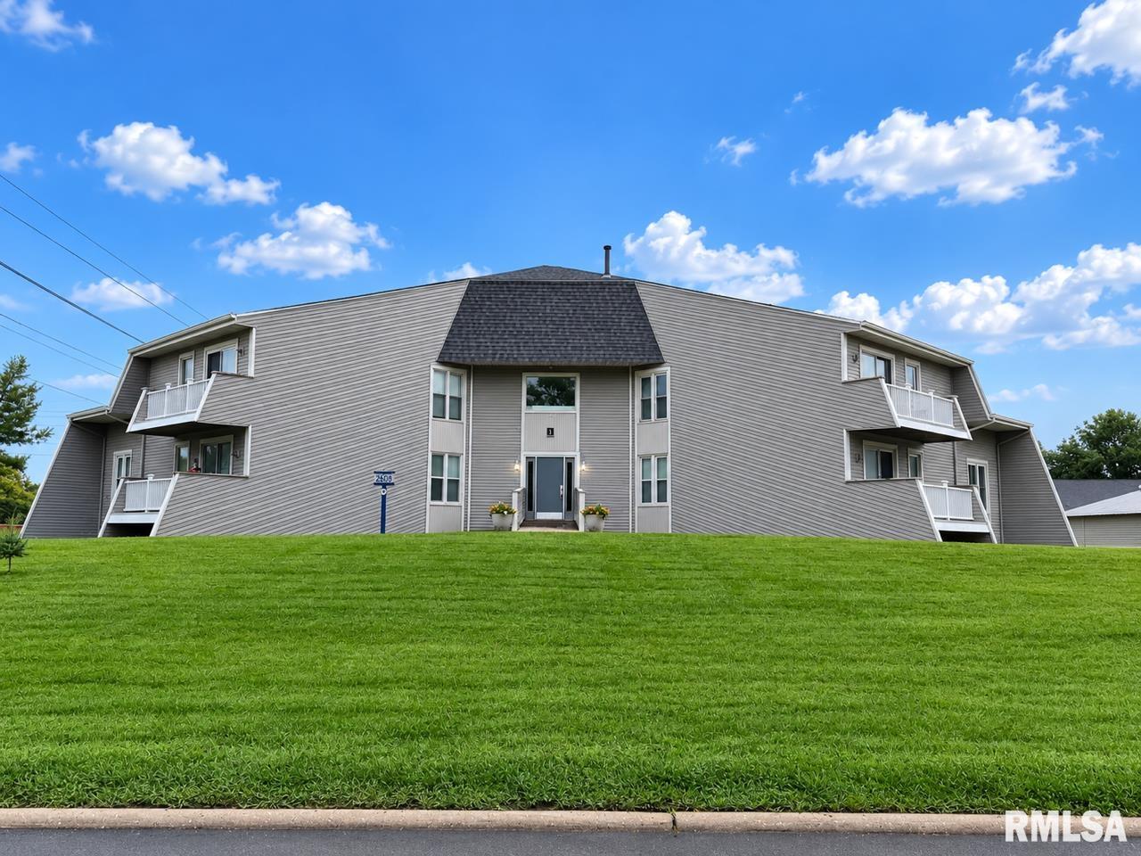 2608-2632 W Willowlake Drive — photo