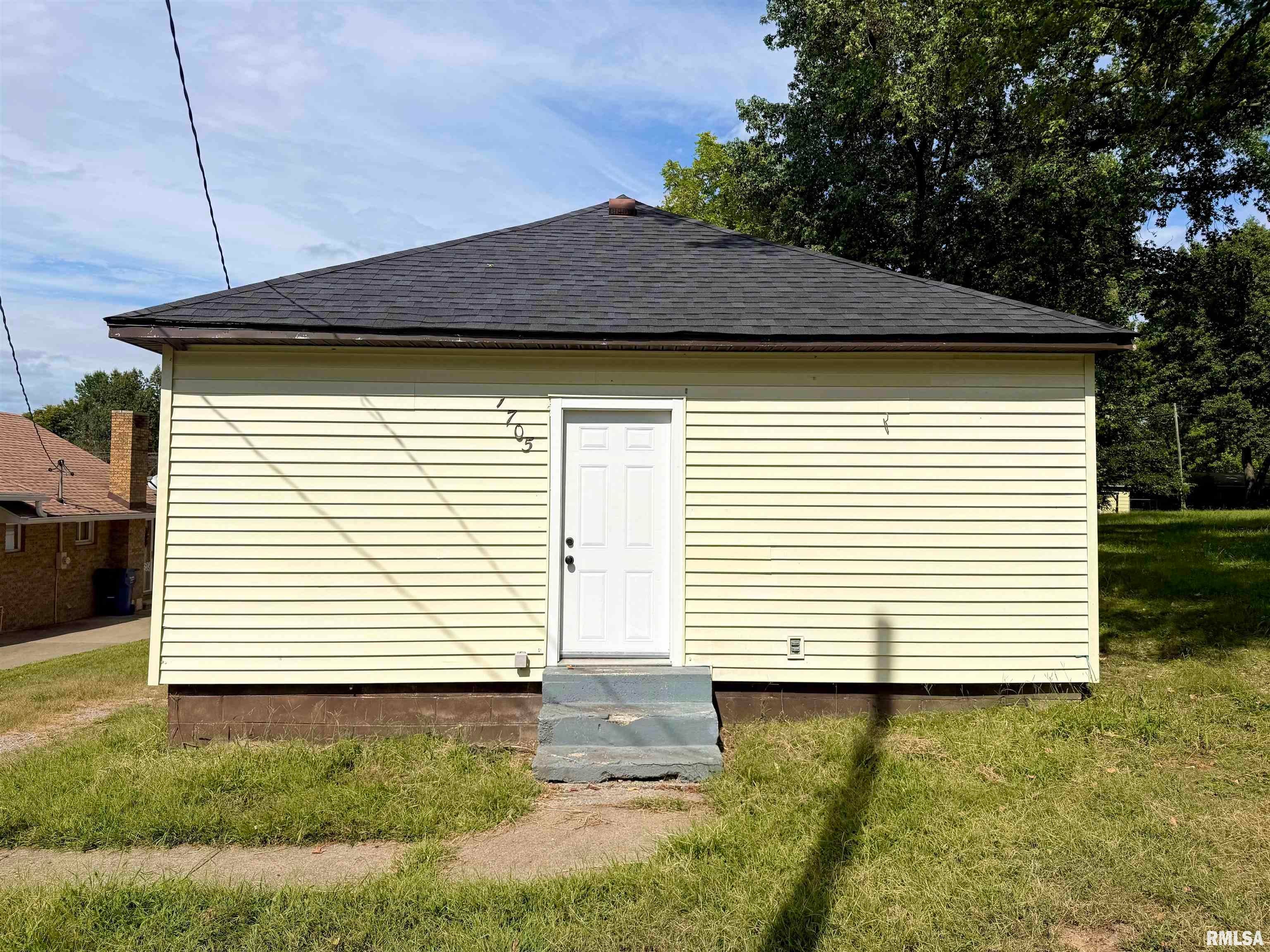 1705 E Poplar Street — photo