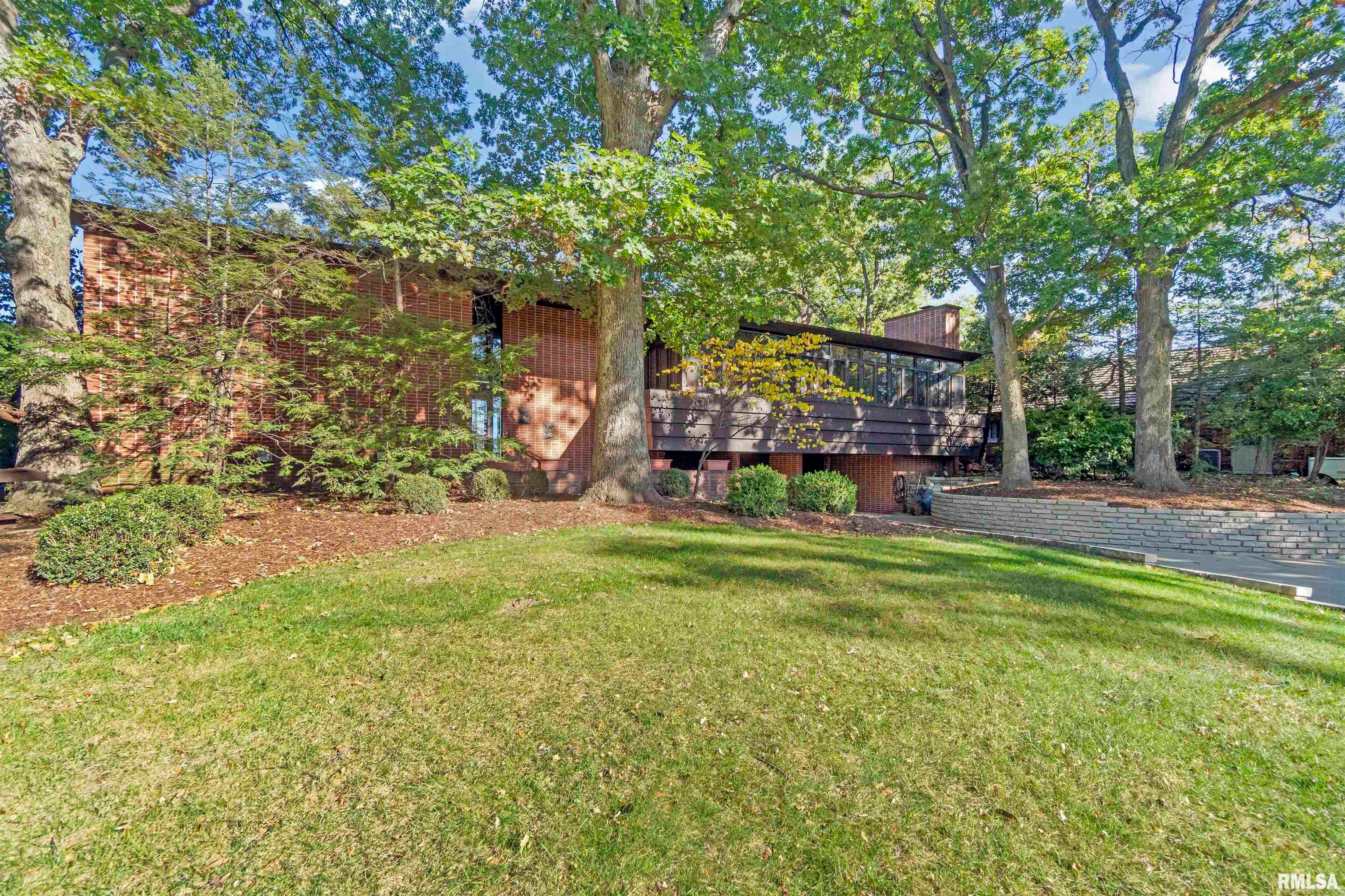 501 E High Point Road — photo
