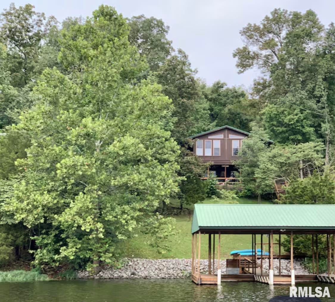 725 Lakeshore Drive South — photo