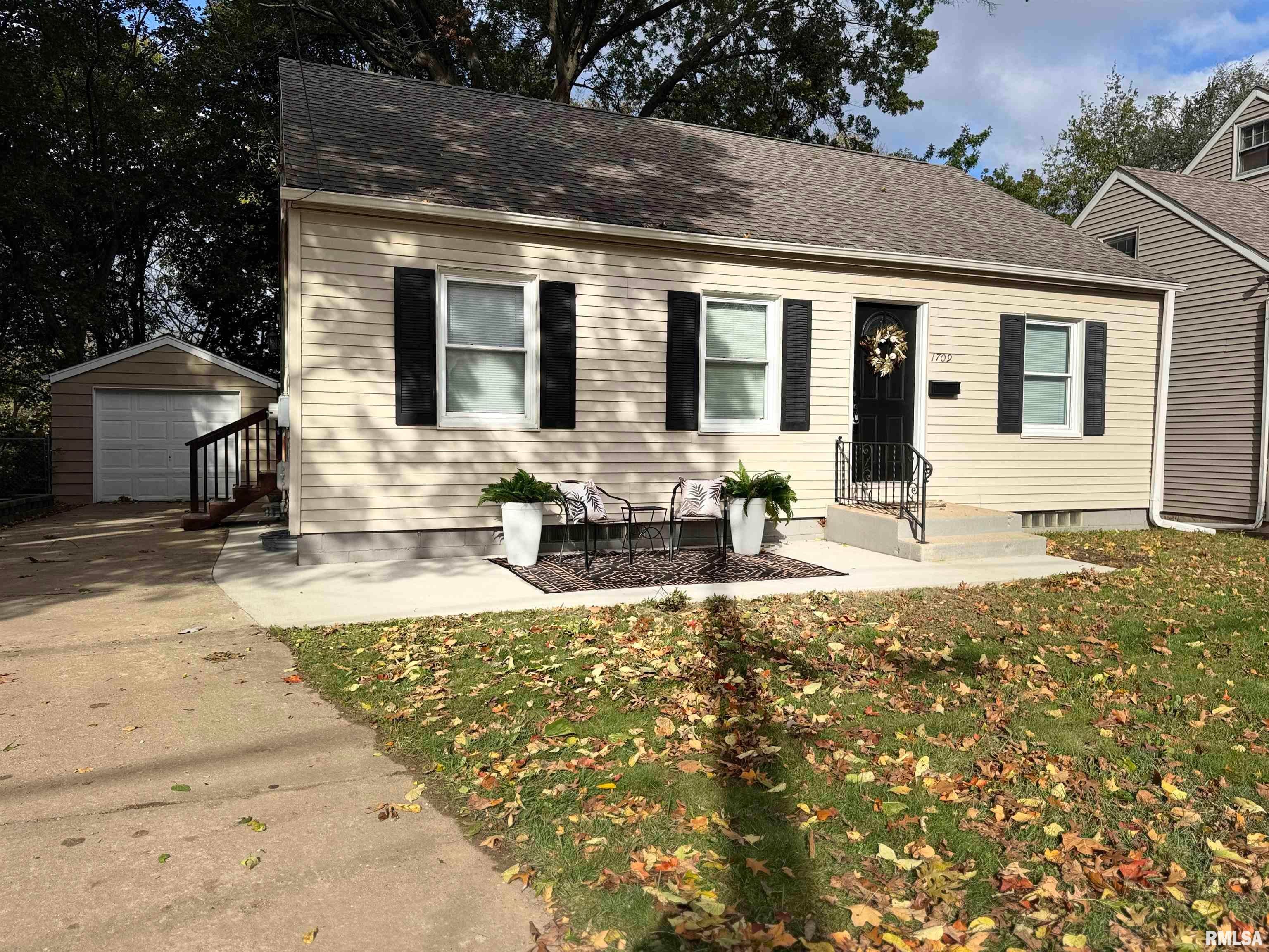 1709 W Gilbert Avenue — photo