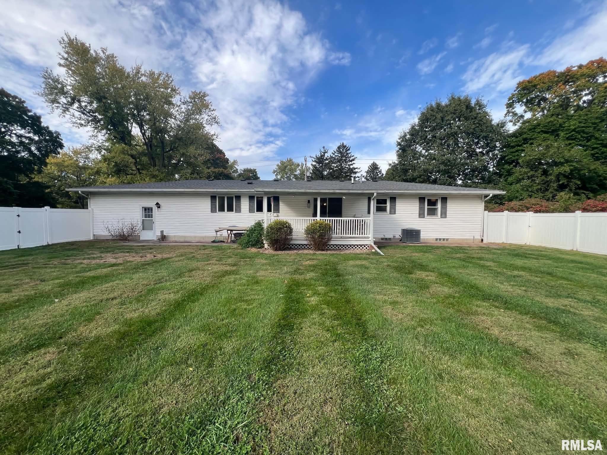315 E GRANT Street, Macomb, IL 61455 — photo 3