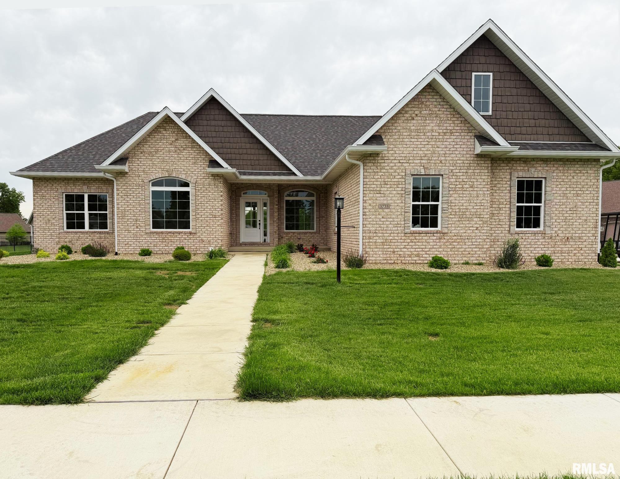 3735 Grandview Court — photo