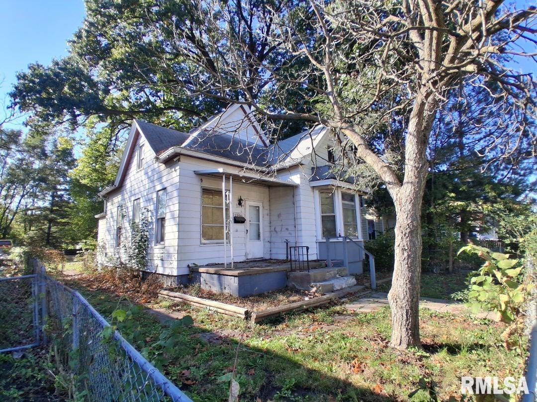 2200 W Howett Street — photo