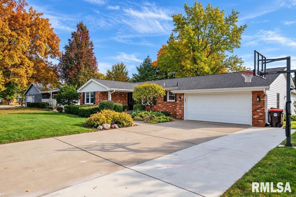970 E MARSHALL Street, Morton, IL 61550 — photo 2