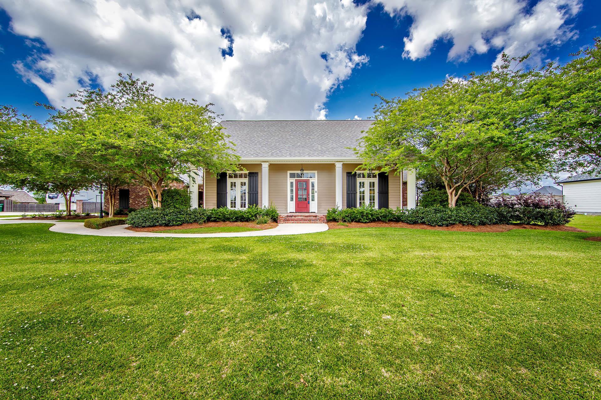 208 Rue de Levert, Raceland, LA 70394