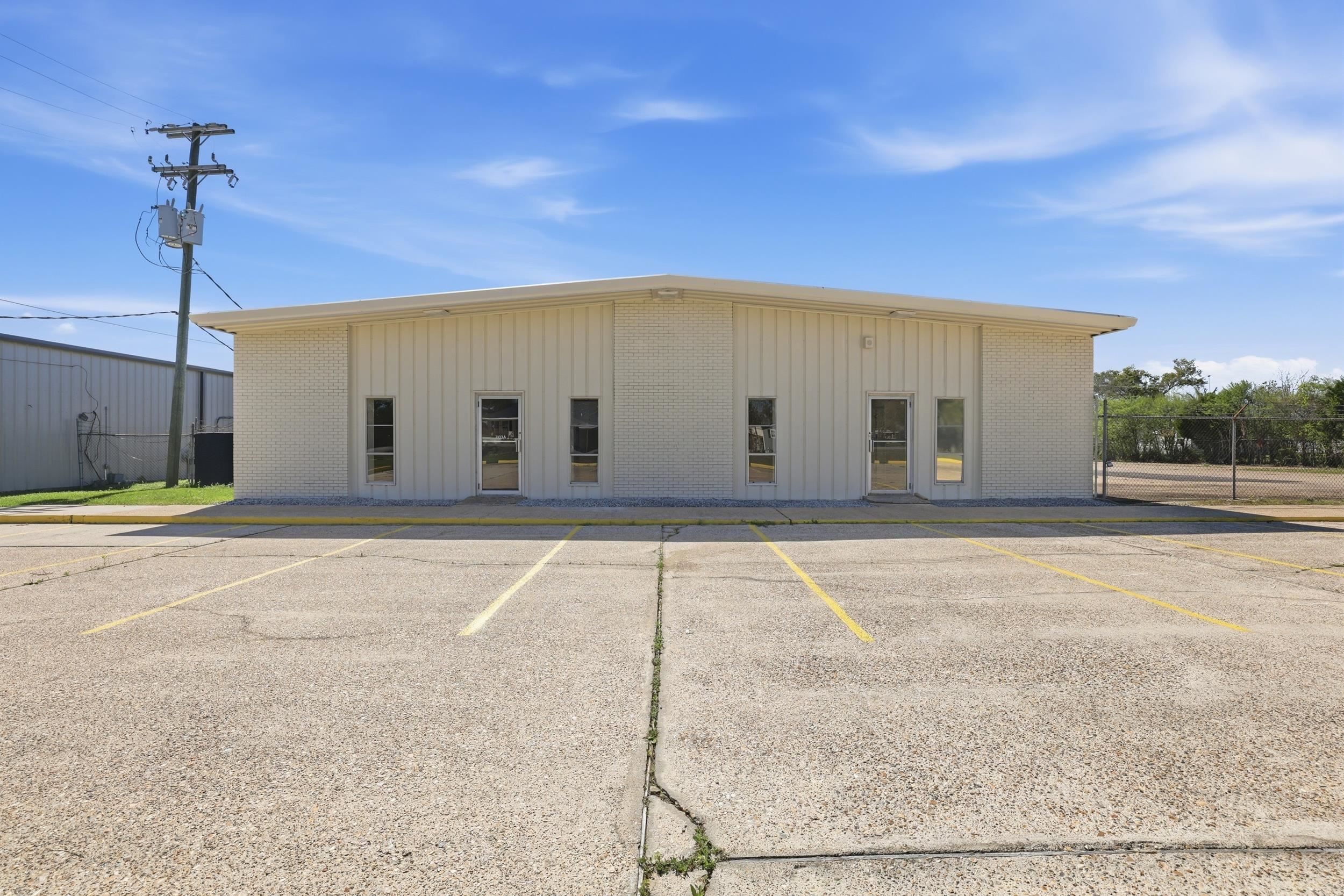 2103 Coteau Rd — photo