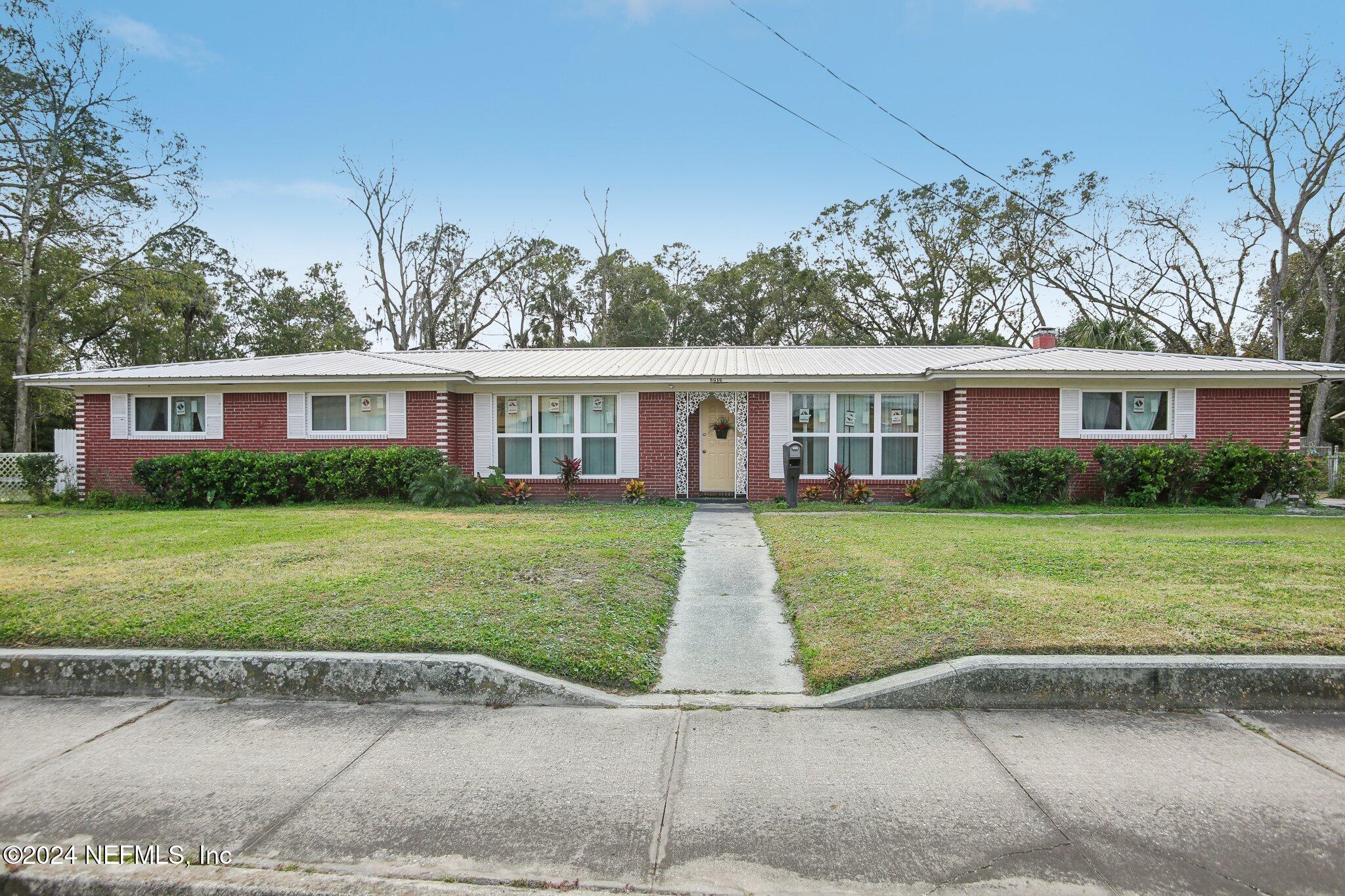 5816 Moncrief Road — photo