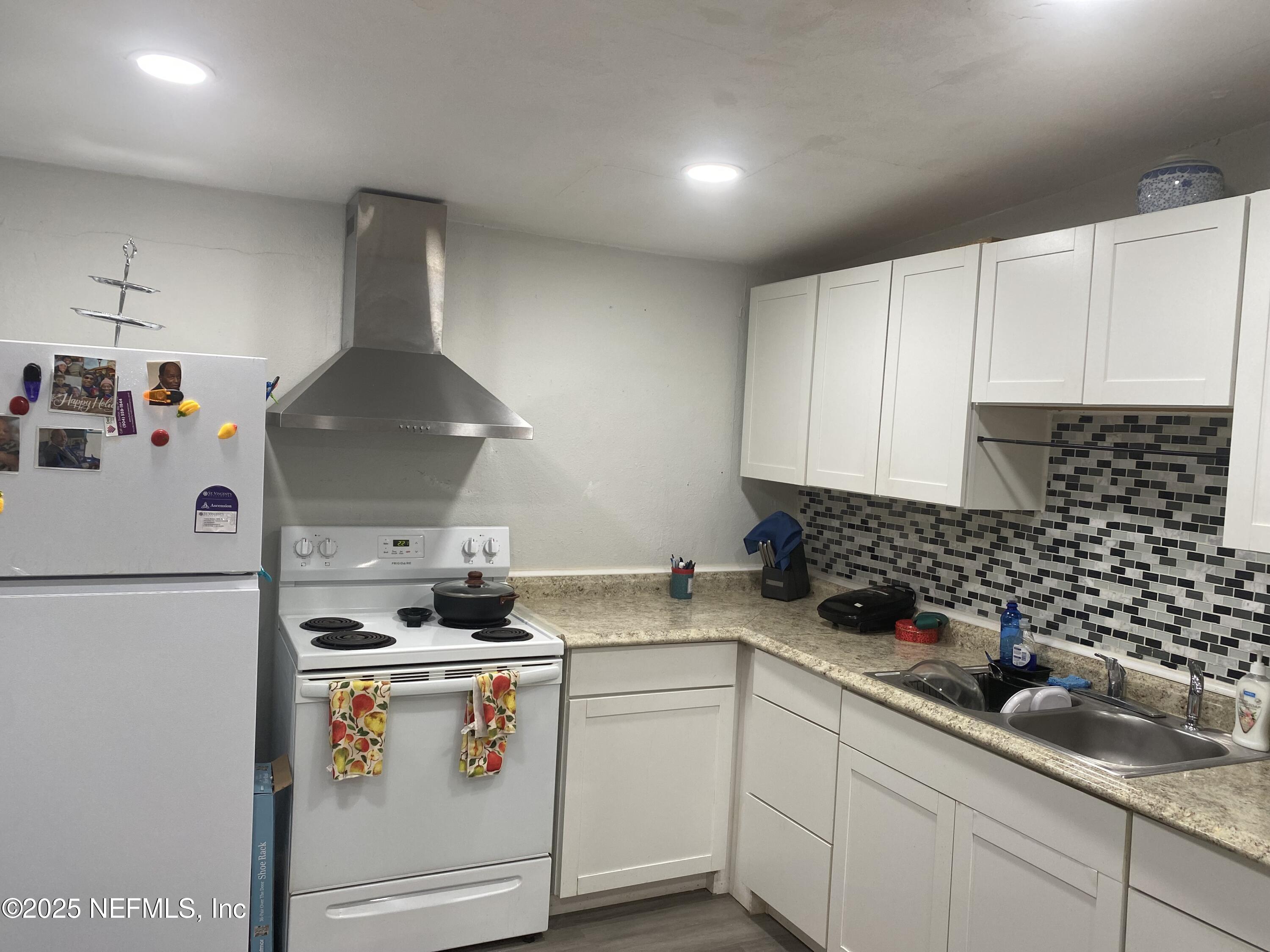 2552 Spirea Street — photo