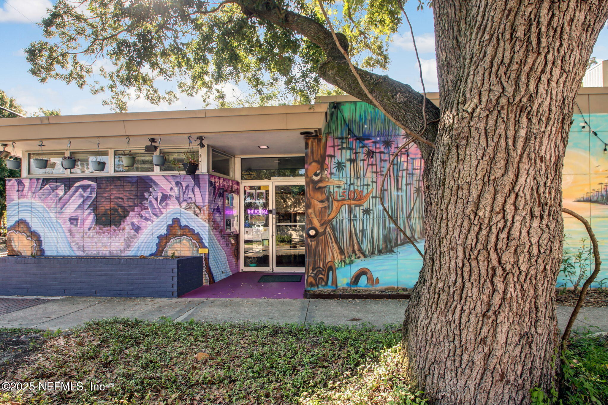 1503 Oak Street — photo
