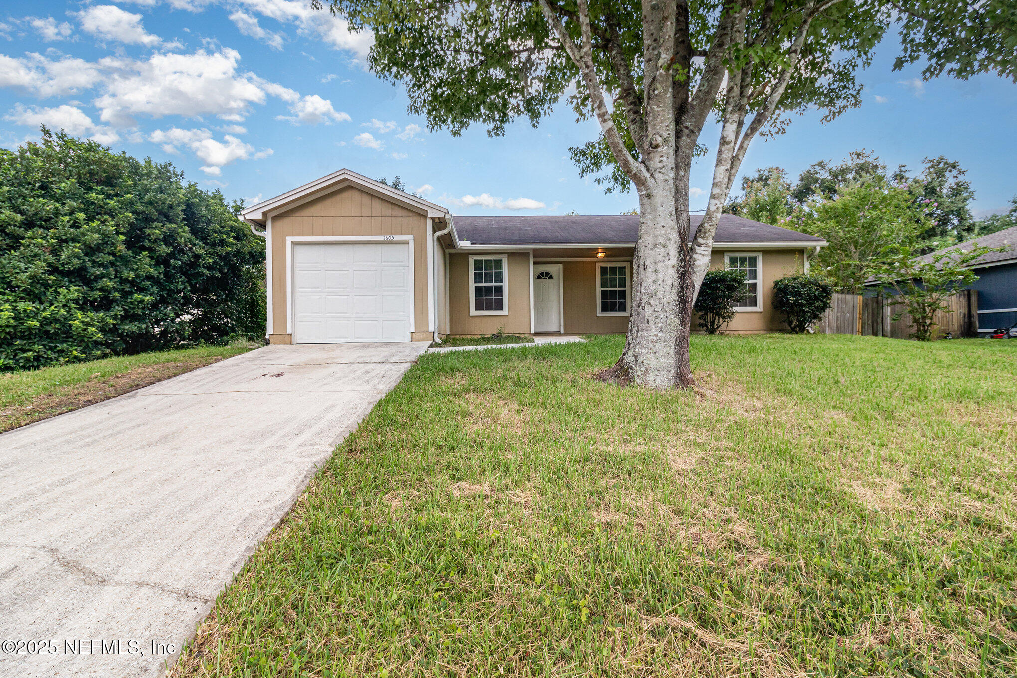 1605 Twin Oak Lane — photo