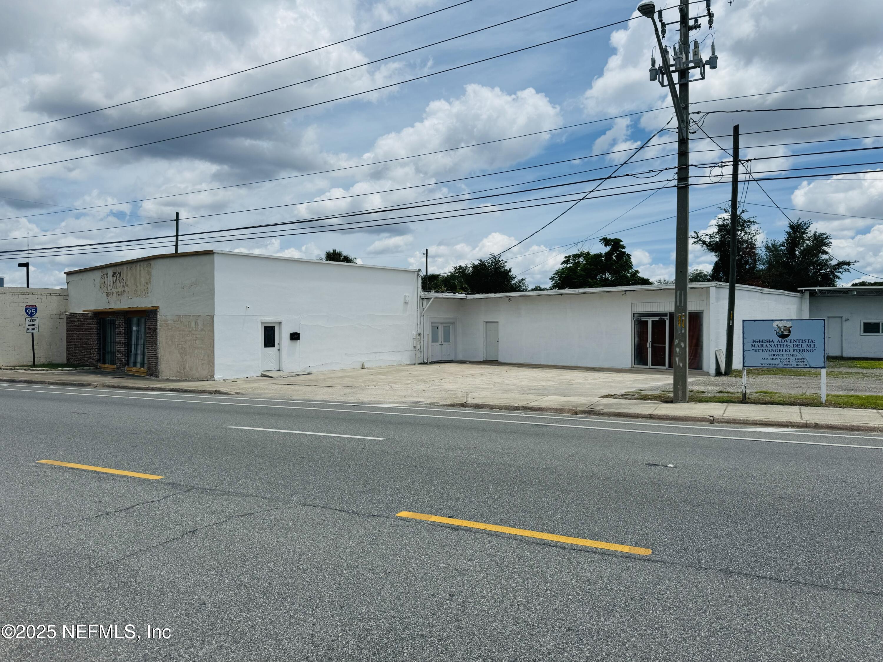 2565 Philips Highway — photo
