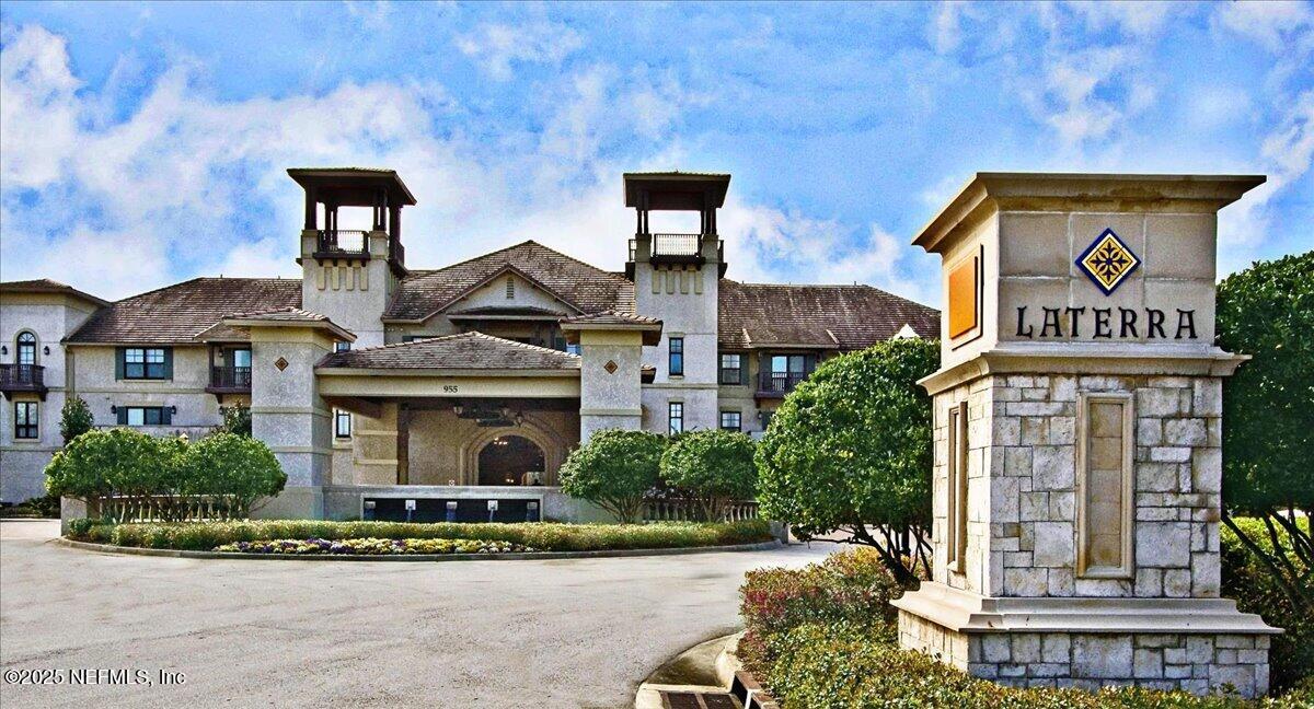 945 Registry Boulevard 302 — photo