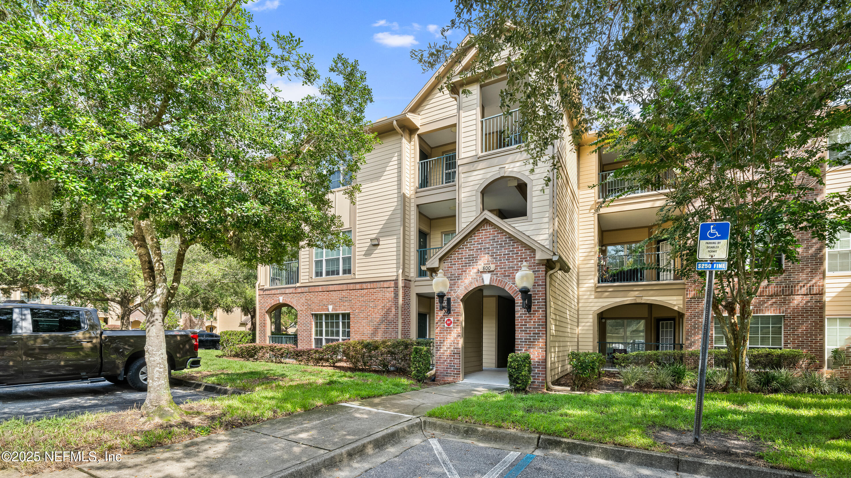 7800 Point Meadows Drive 818 — photo