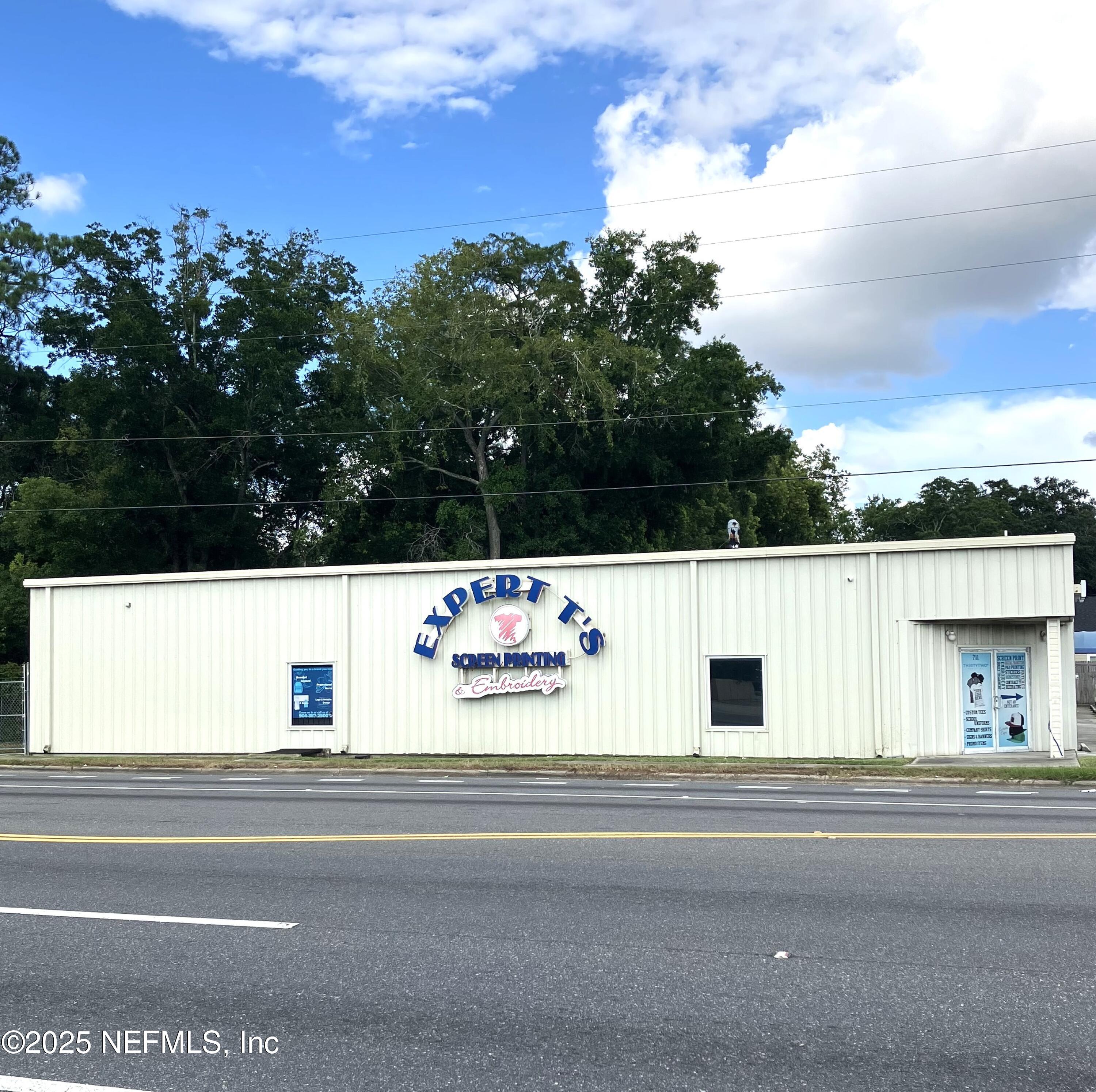 711 Cassat Avenue — photo