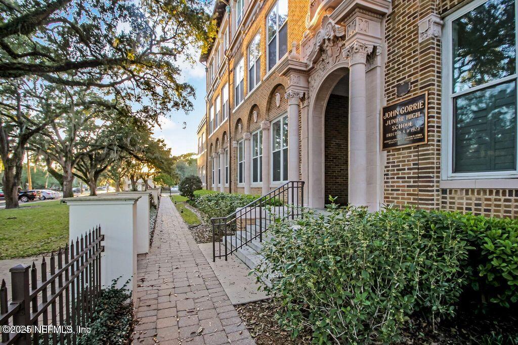2525 College Street 2202 — photo