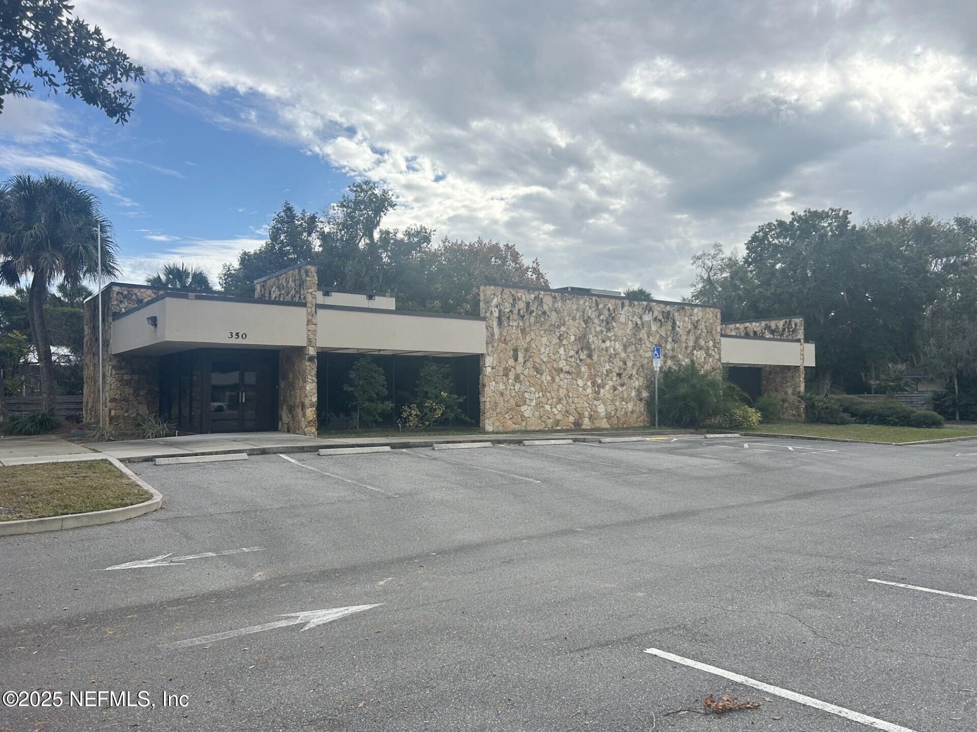 350 N Summit Street — photo
